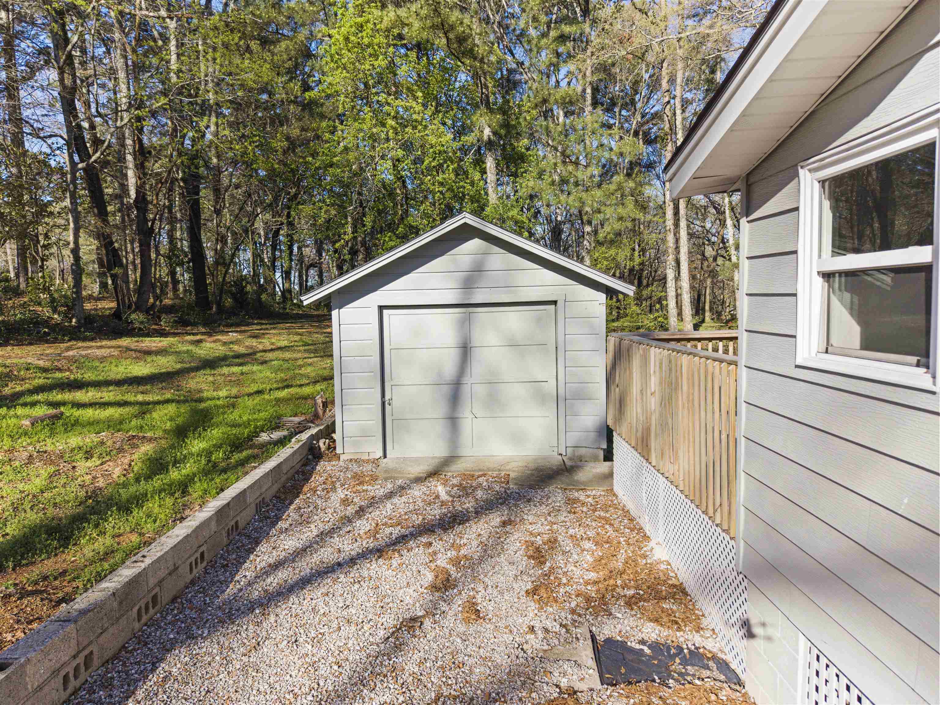 UNPLATTED ACREAGE - Residential