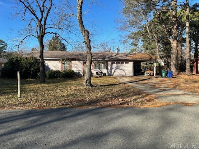 Three bedroom, two and a half bath home located on a large fenced in lot in the heart of Conway! Conveniently located near UCA, hospital, schools, and restaurants. Could be a great investment property. Call to see it today! See agent remarks.