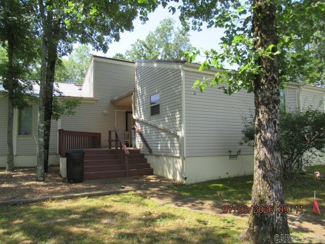 Convenient one-level living in the desirable Terraces.  One bedroom, plus a Murphy Bed, 2 baths, and major appliances will stay!  Some furnishings will remain with the condo.  Call today for your showing!
