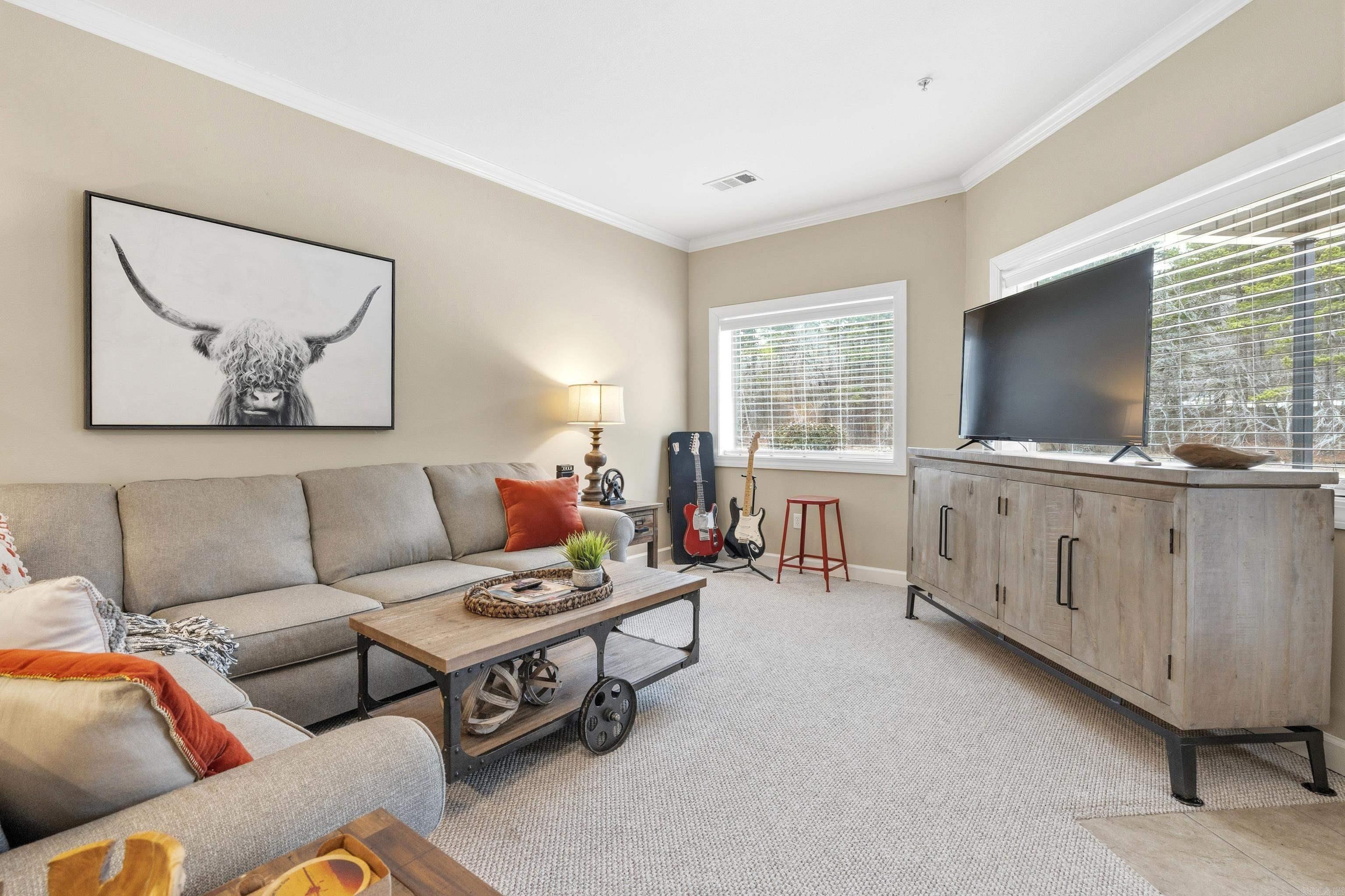 WOODLAND HILLS - Residential