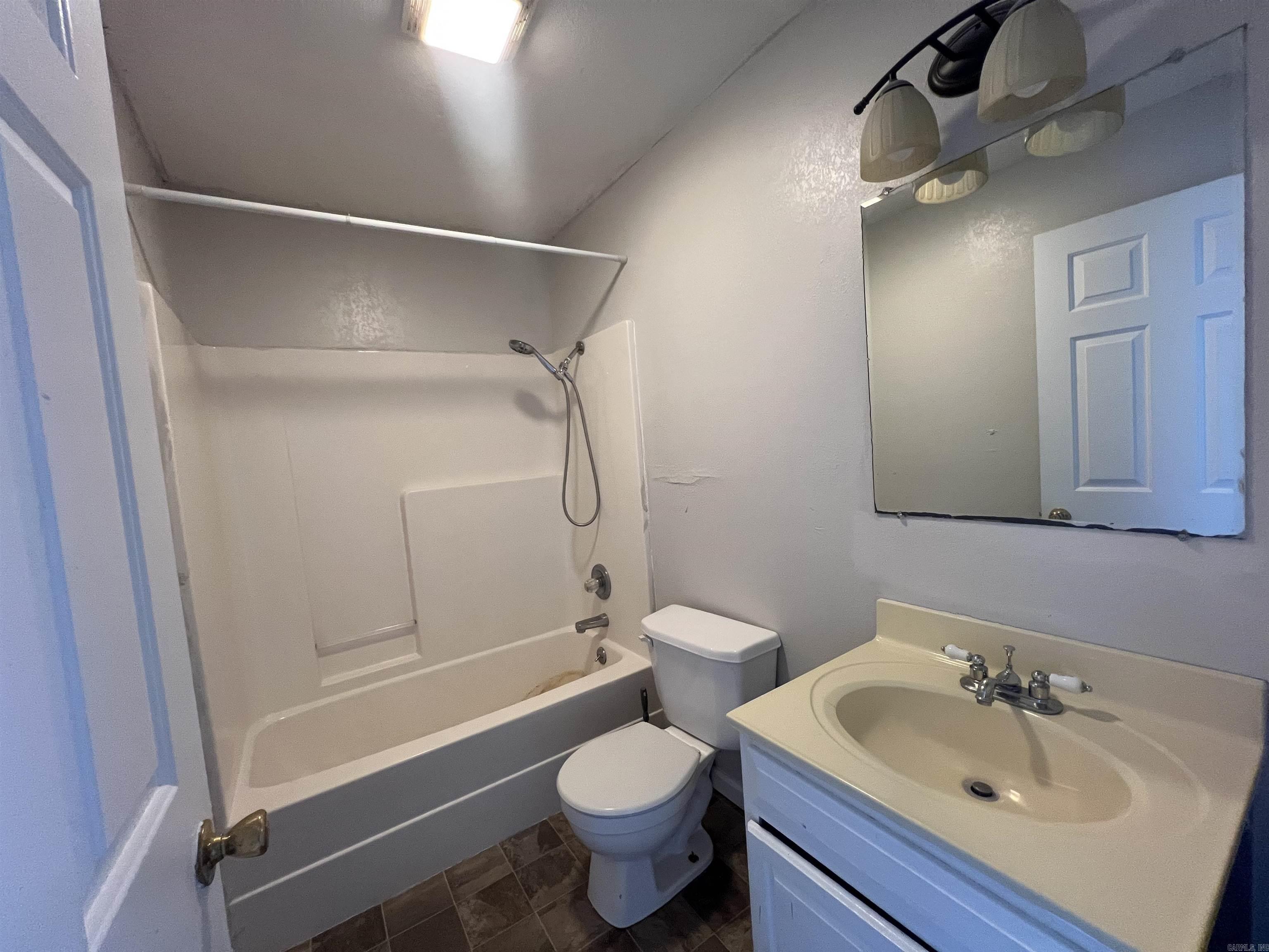 M&B PIGGOTT 2-20-8 - Residential Income