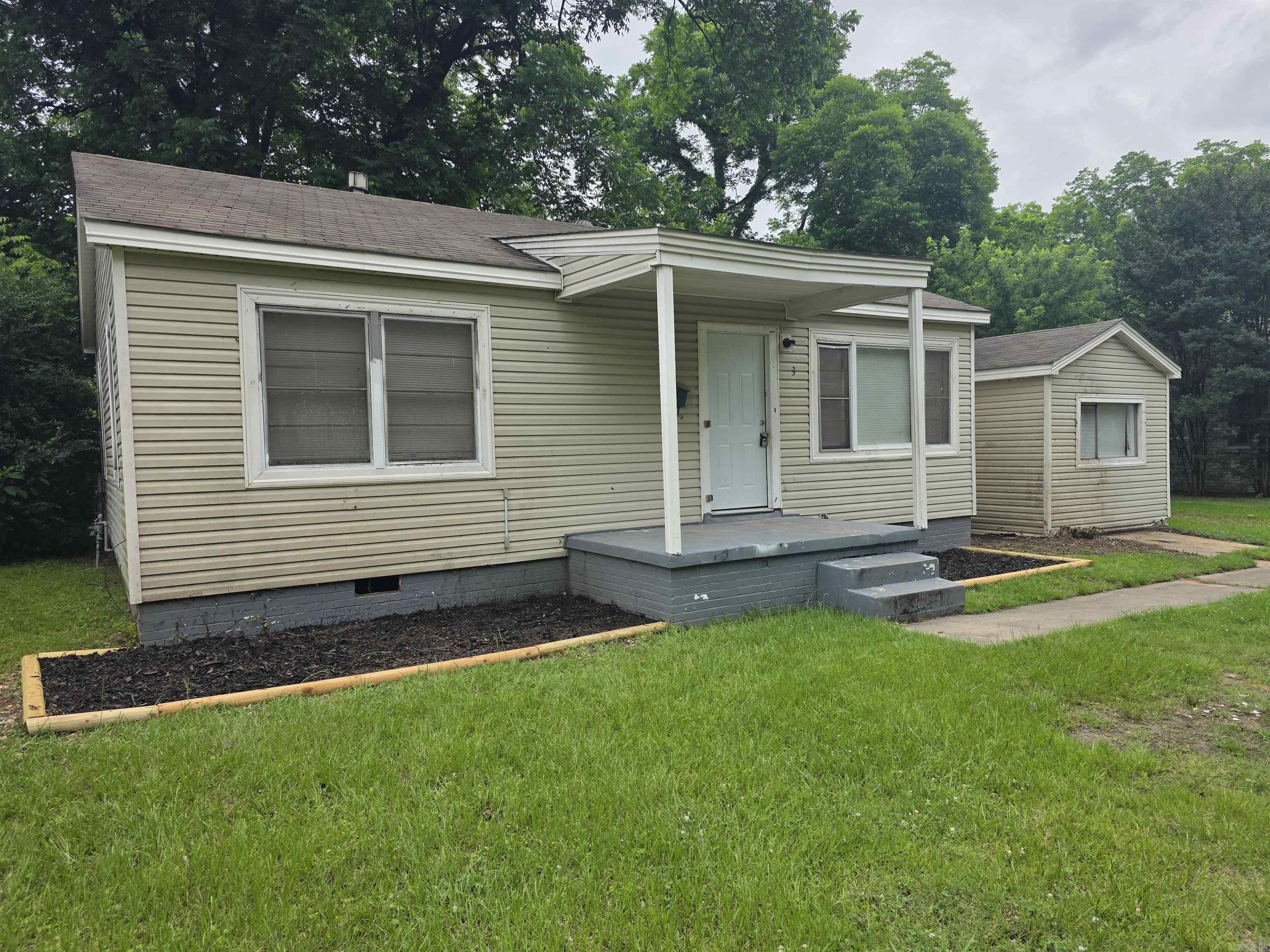 Cute 3BR/1BA in North Little Rock that is waiting for you to call home. Hardwood floors throughout most of the home and tile in kitchen and bathroom. Plenty of yard space. This property is managed by Hoffman Team so beware of scammers - we will never ask you to Cashapp us money. The lease for this property is for 18 months to 2 years with a 3% increase after the first year. Income must be 3x the amount of rent per month unless you have a housing voucher. Deposit, first month’s rent, and the $50 administration fee due before move in. Visit our office today or schedule through our website. https://showmojo.com/l/2902714083