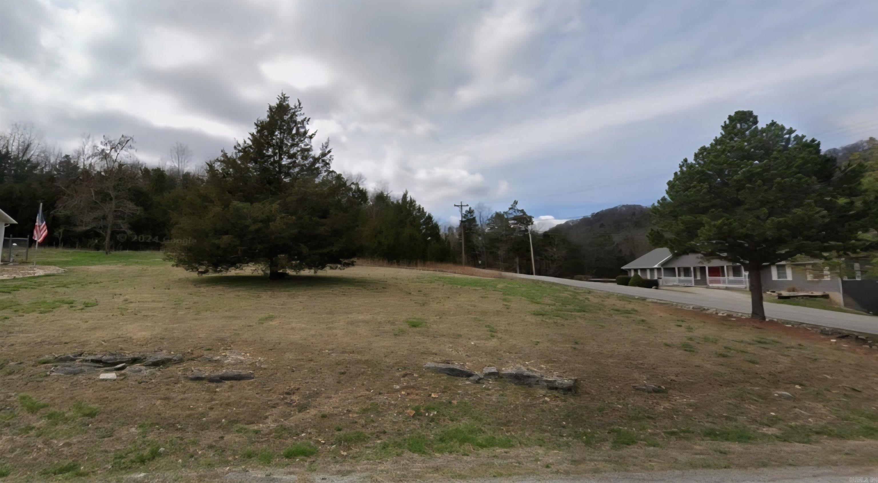 You will love this beautiful area in Holiday Island that is close to the marina and local amenities. This .31 (+/-) acre corner lot is ready for you to build a new home so you can start enjoying the lake life! Manufactured homes are not allowed. Property conveys a limited warranty deed. Call or text today for more information.