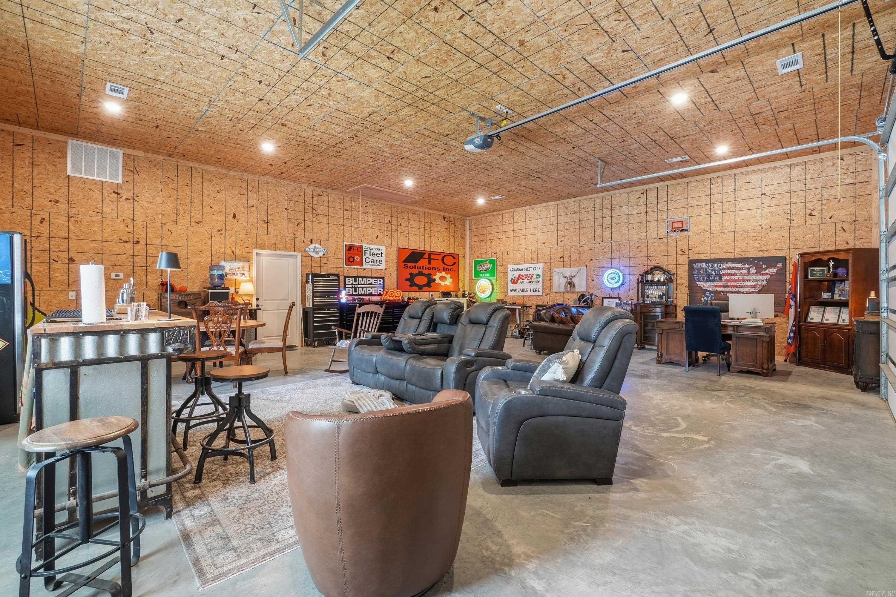 PLEASANT LAKE ESTATES - Residential