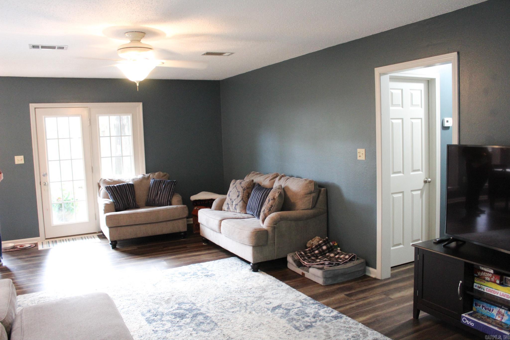 FIELDS FARM - Residential