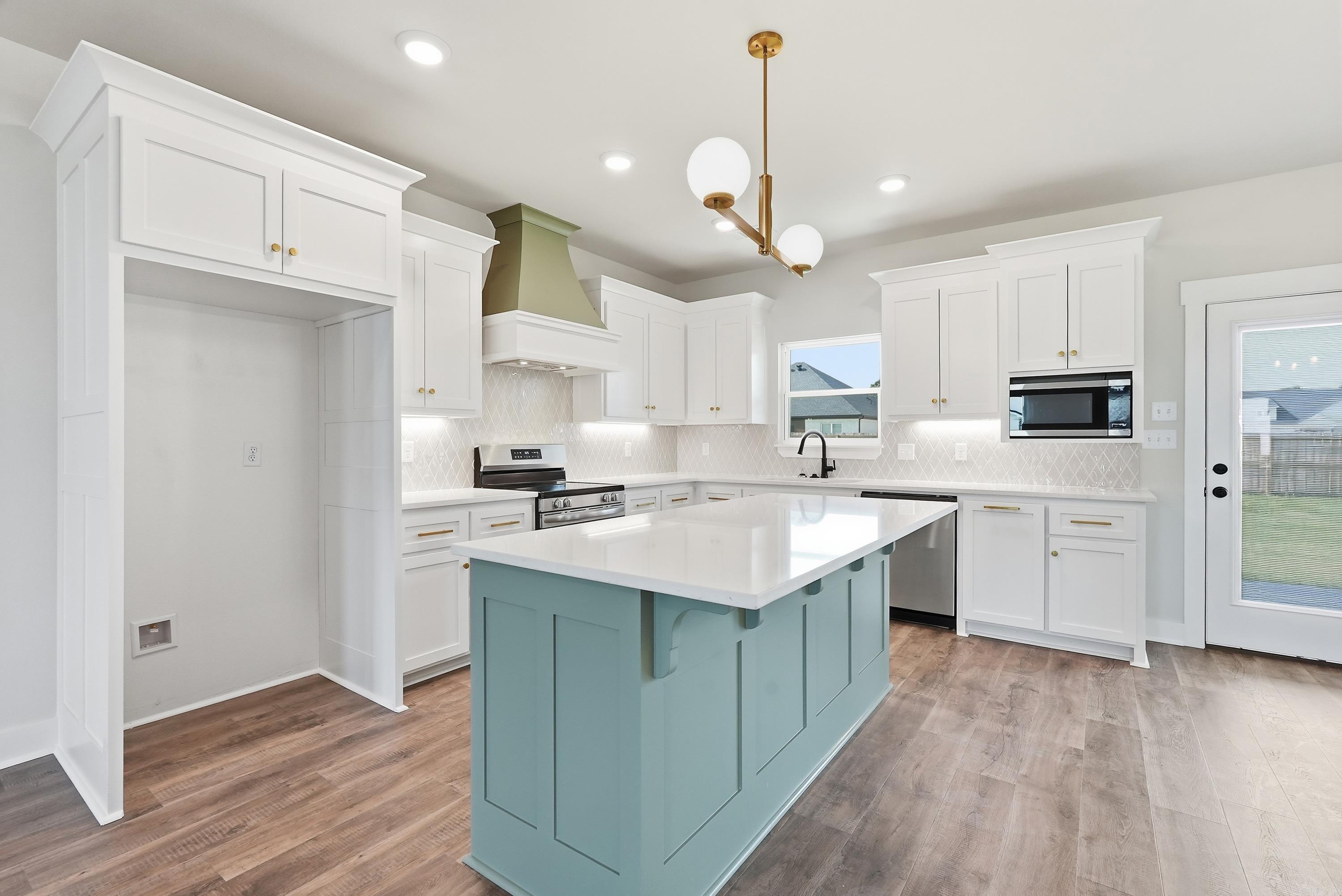 EAST MEADOW - Residential
