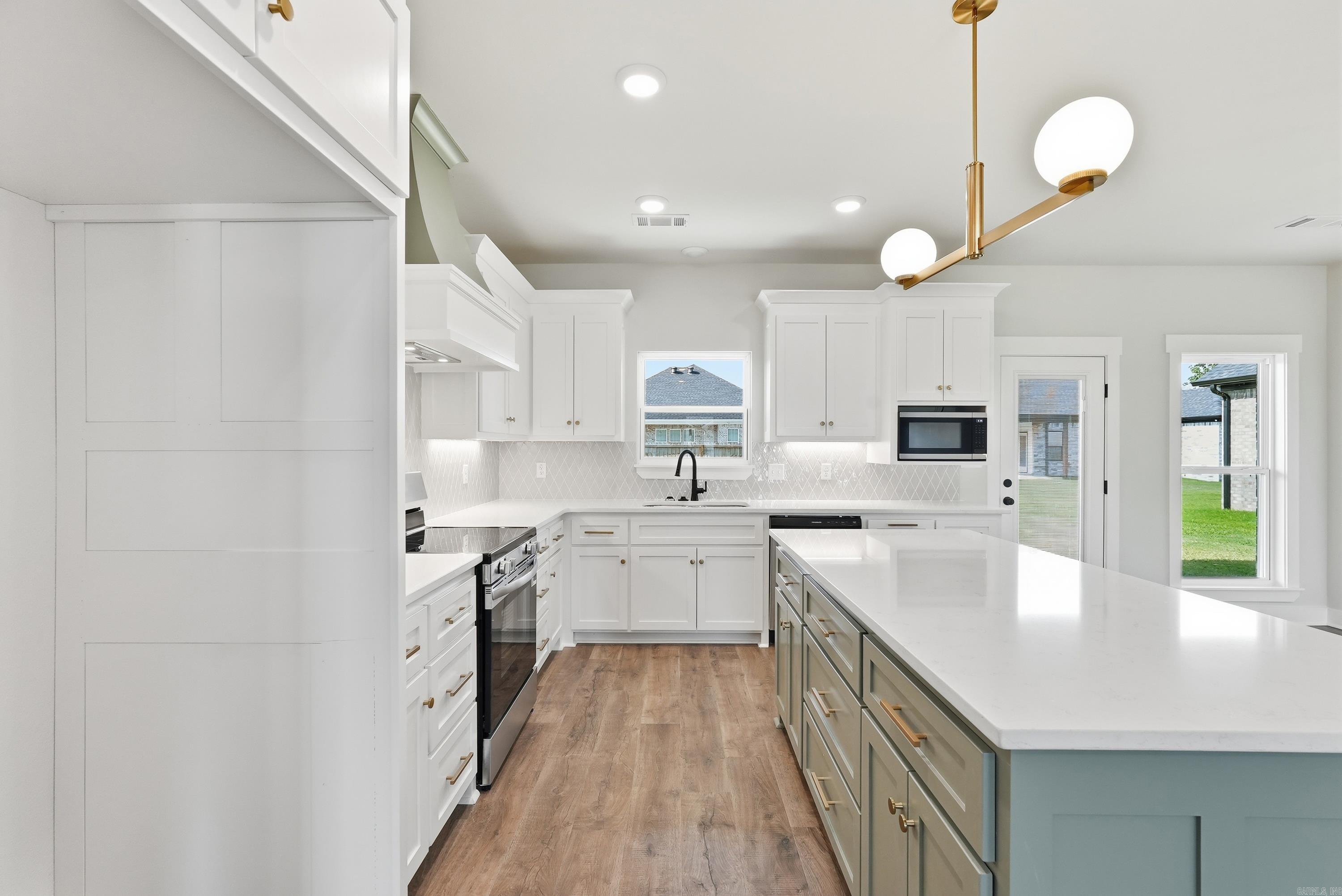 EAST MEADOW - Residential