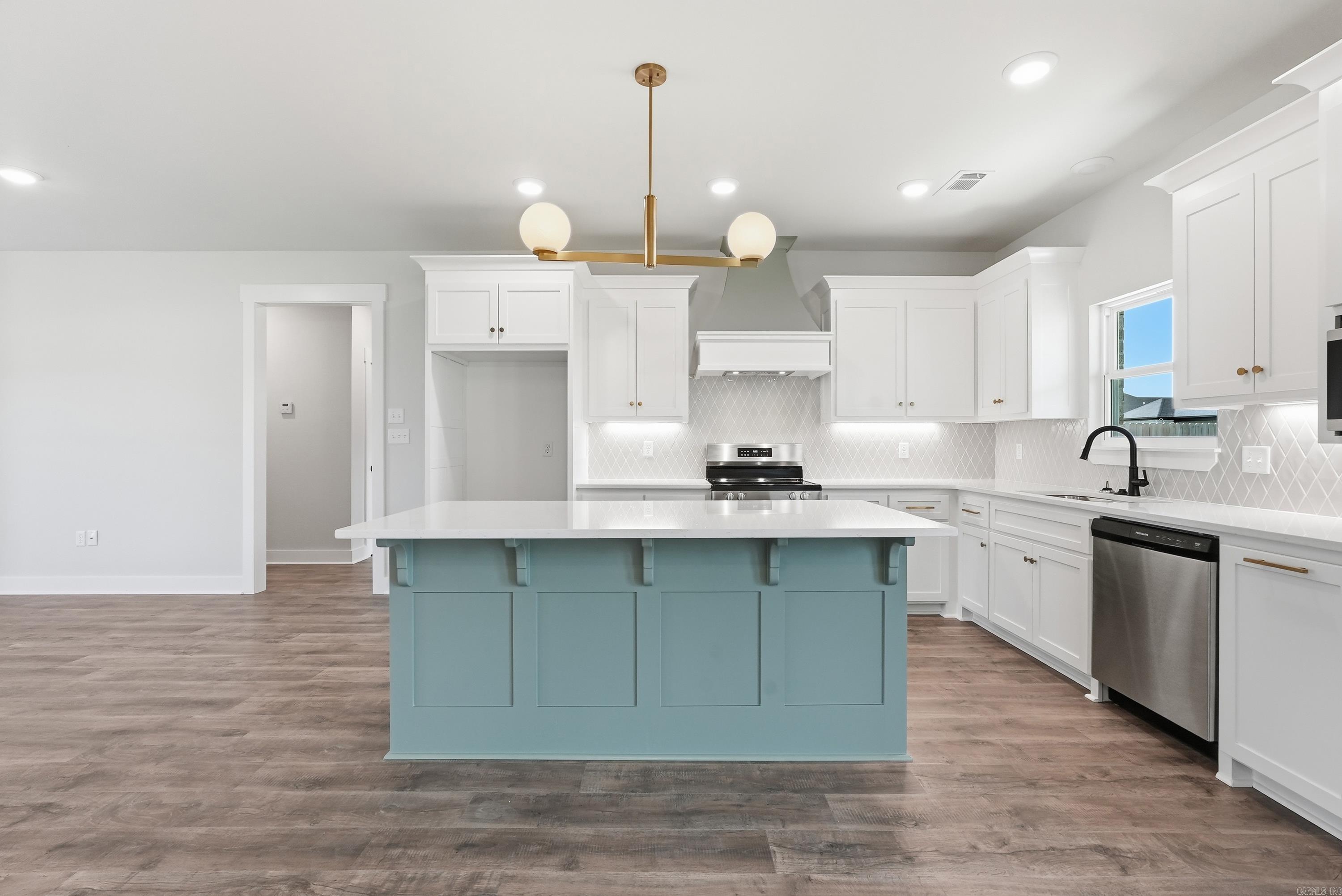 EAST MEADOW - Residential