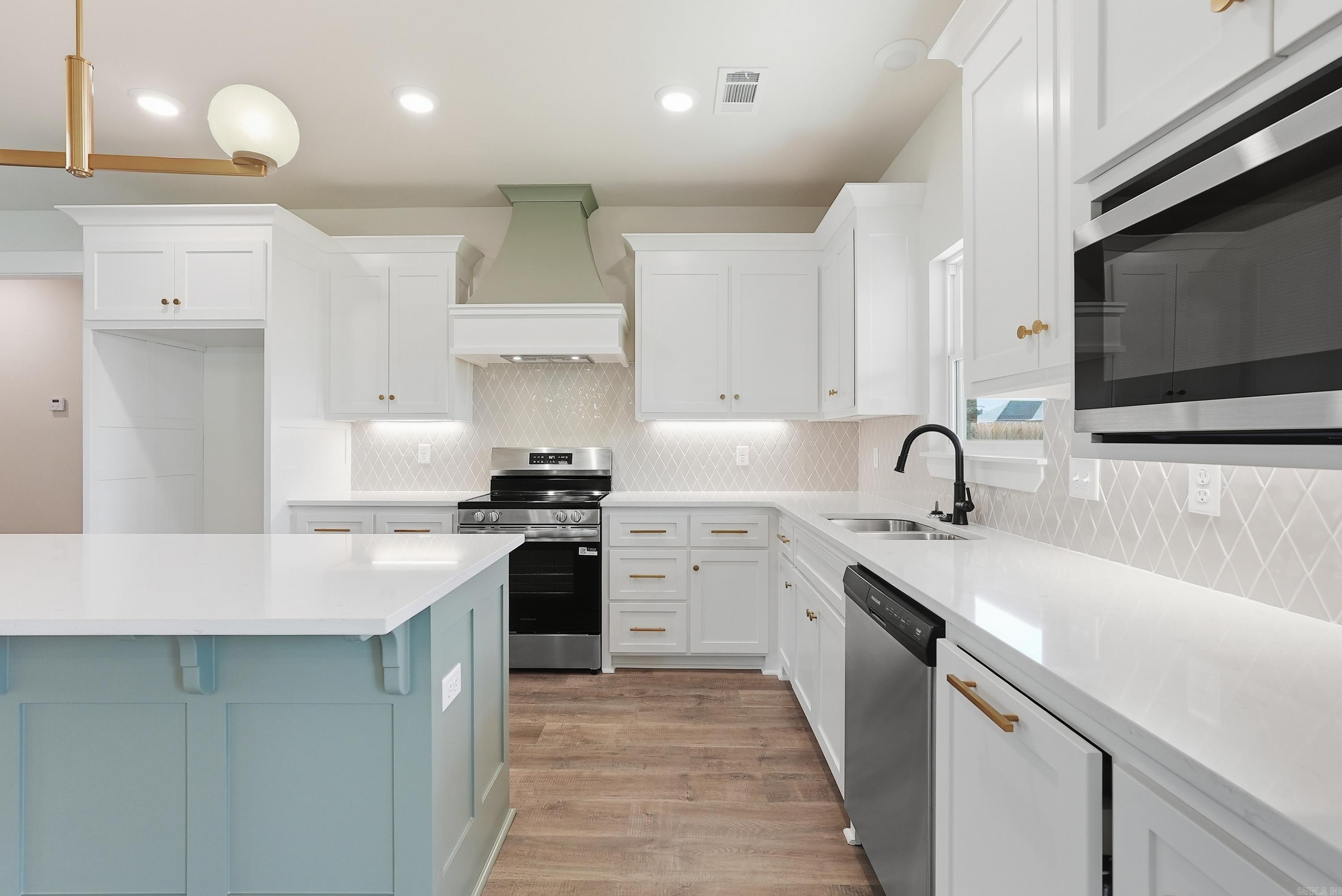 EAST MEADOW - Residential