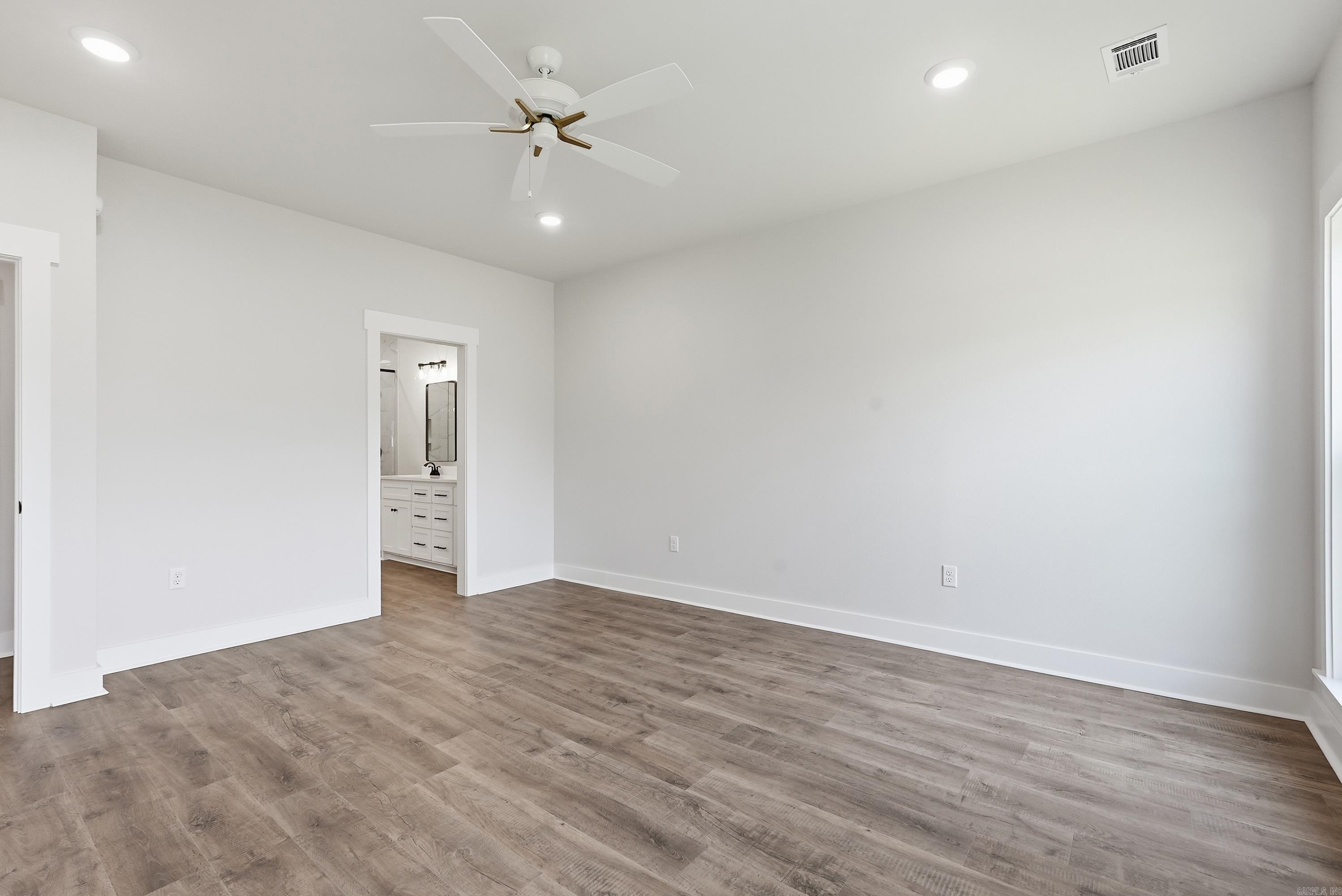 EAST MEADOW - Residential