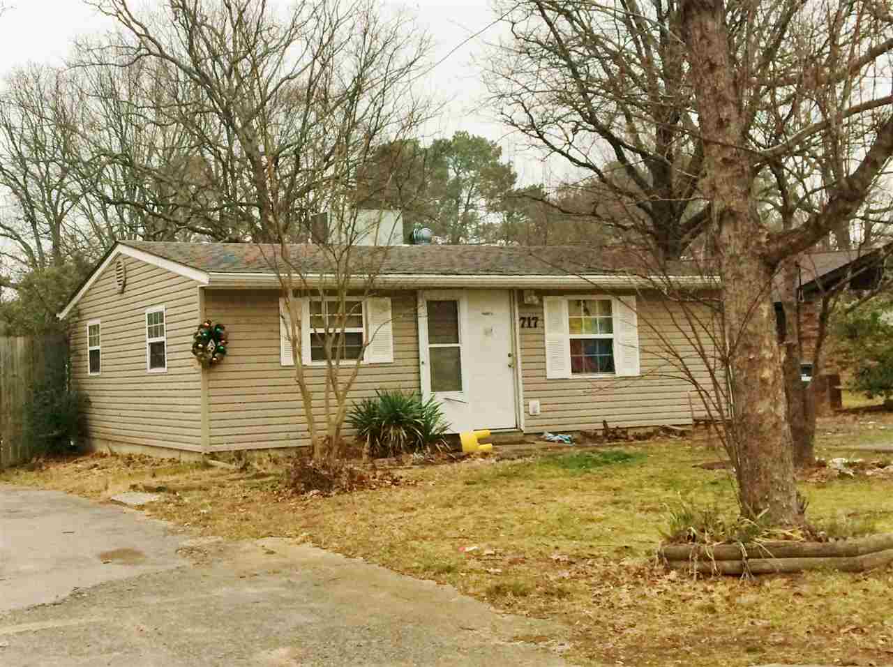 BRING YOUR PAINT BRUSH, AND COME SEE 717 HILLCREST RD. IN SHERWOOD! THIS CHARMER HAS A PRIVACY FENCED BACKYARD AND A MAINTENANCE FREE EXTERIOR.  LOCATED ON A QUIET, DEAD END STREET, IT'S LOCATED CONVENIENTLY BETWEEN THE ELEMENTARY, JUNIOR AND HIGH SCHOOLS. MAKE YOUR APPOINTMENT TODAY, AND LET'S MAKE A DEAL!