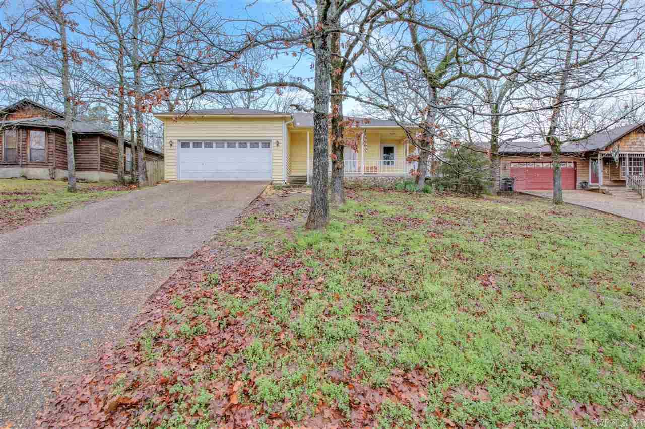 Unique 3 bed 2 bath home with a great layout!
