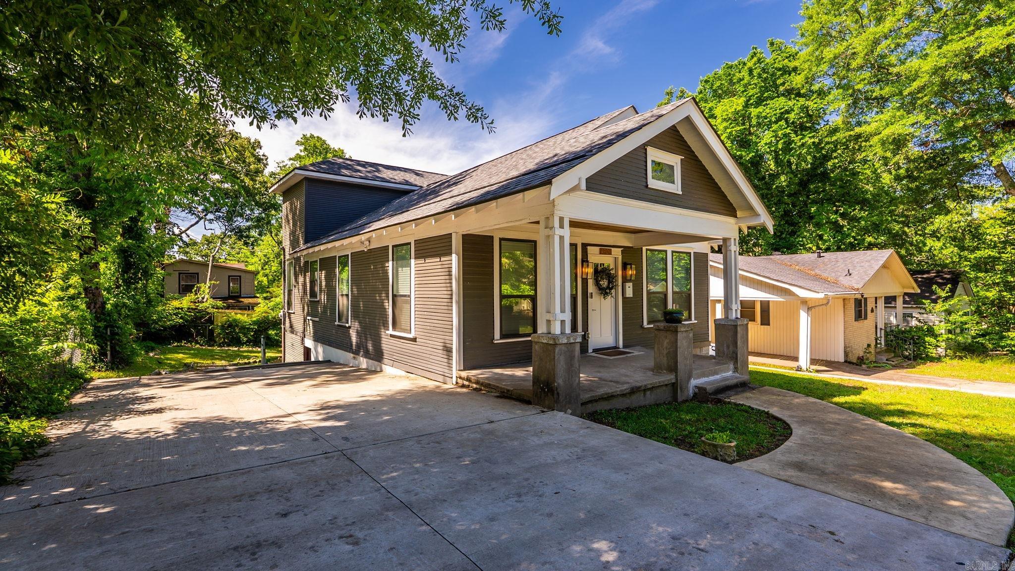 ADAMS HOWARD - Residential