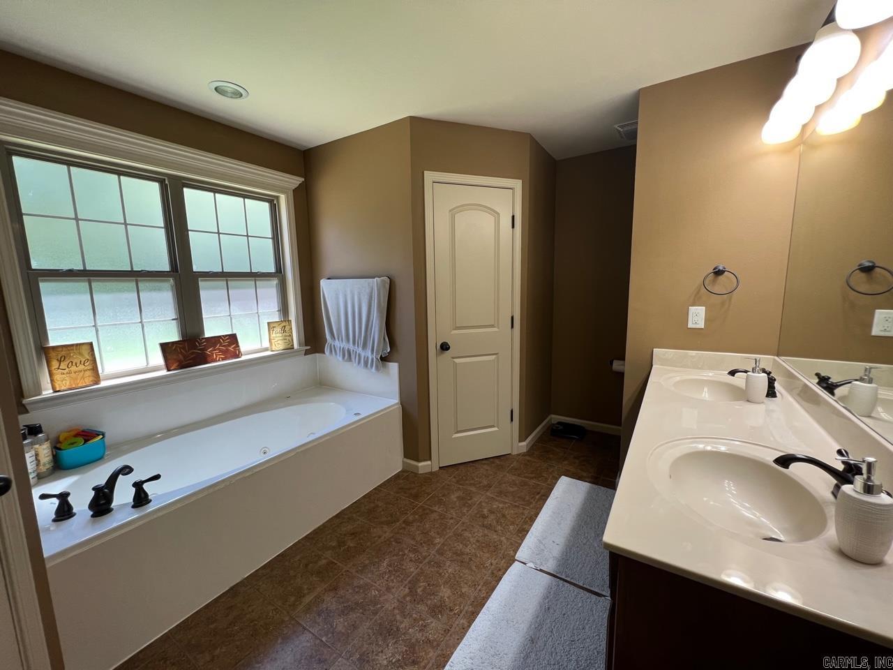 KINGS CROSSING - Residential