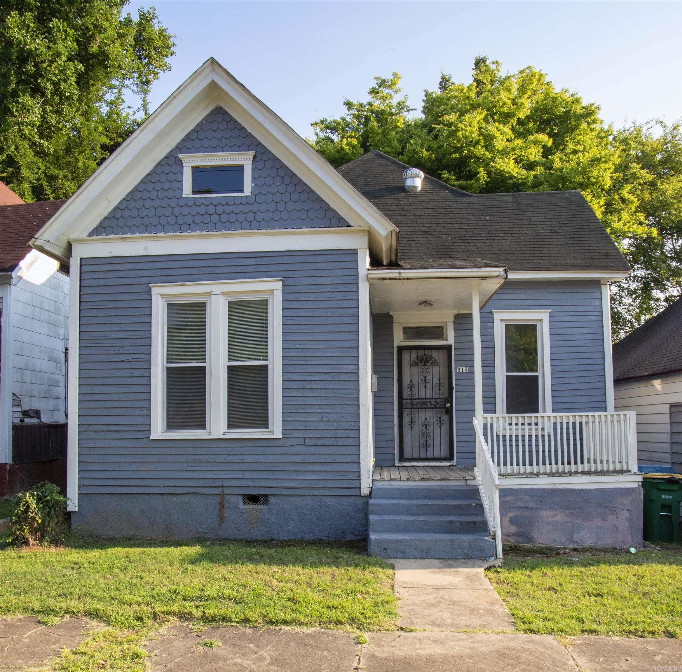 Cute 3BR/2BA off Broadway close to the SOMA area. Hard floors throughout. High ceilings with fans. Has a smaller yard which makes it easier for upkeep. Close to shopping, dining, and much more! This property is managed by Hoffman Team so beware of scammers - we will never ask you to Cashapp us money. The lease for this property is for 18 months to 2 years with a 3% increase after the first year. Income must be 3x the amount of rent per month unless you have a housing voucher. Deposit, first month’s rent, and the $50 administration fee due before move in. Visit our office or schedule your showing through our Hoffman Team website.