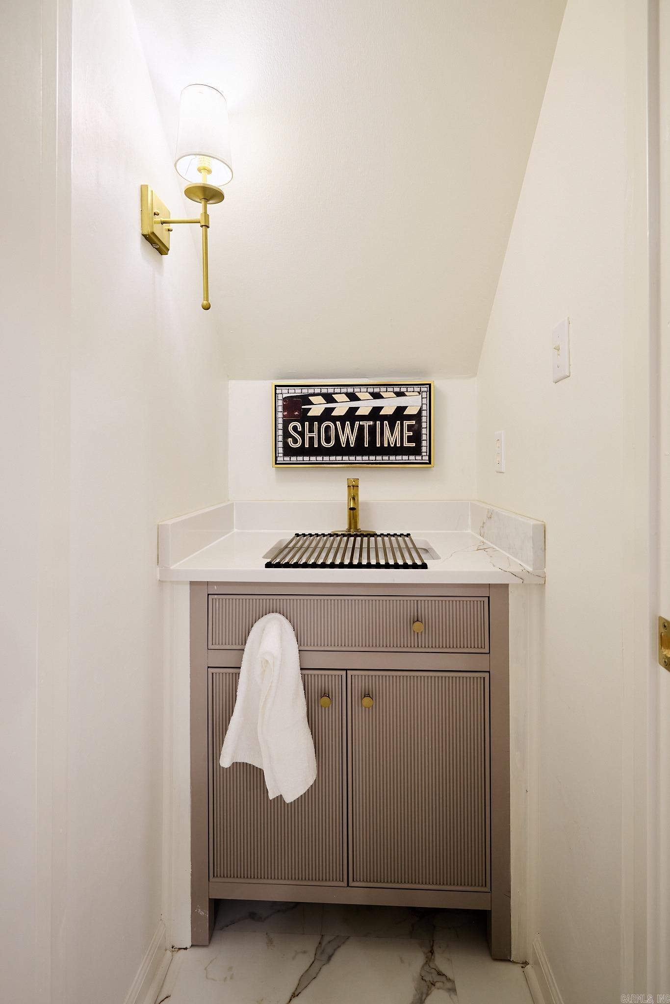 KINGSBRIDGE TWNHSE - Residential