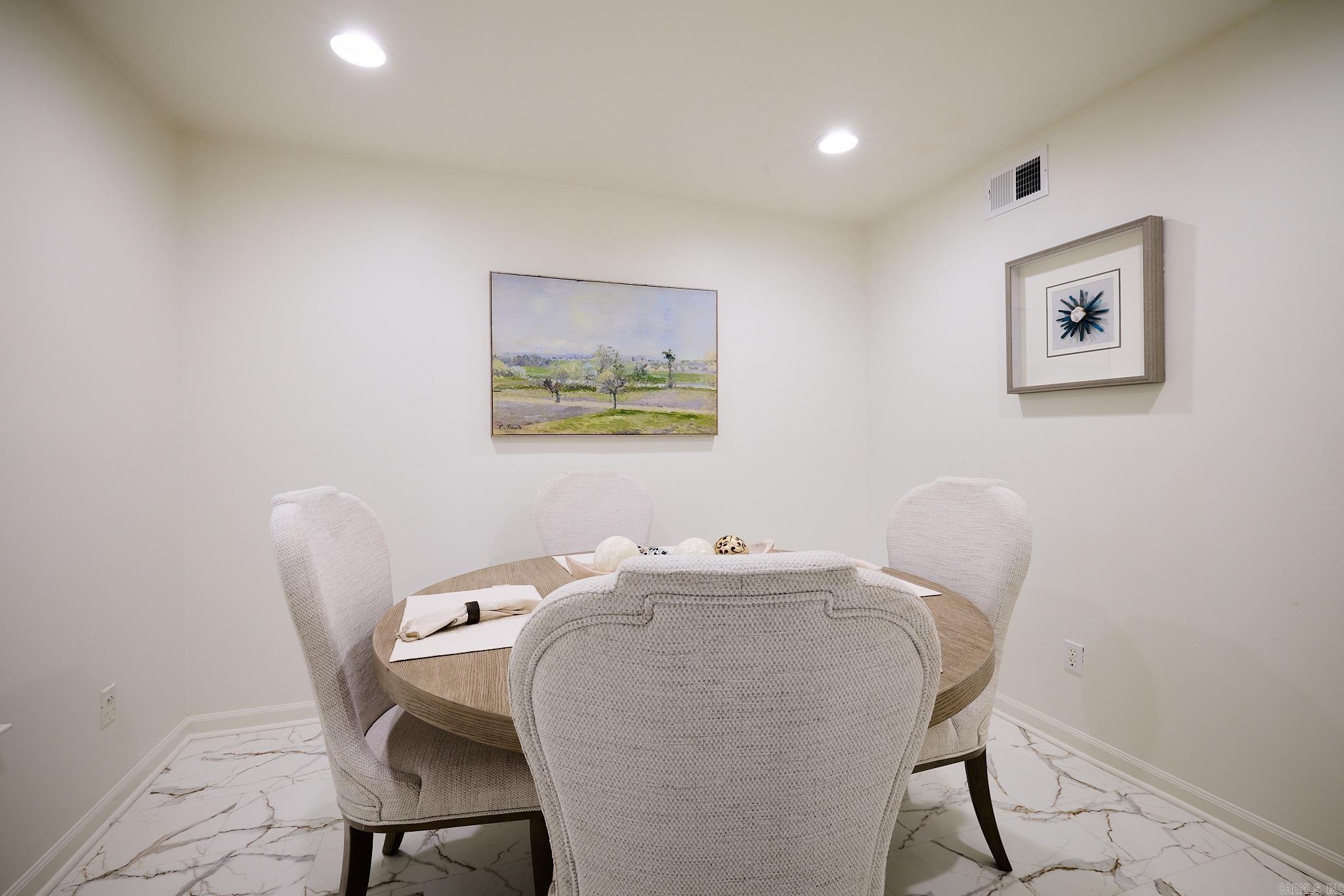 KINGSBRIDGE TWNHSE - Residential