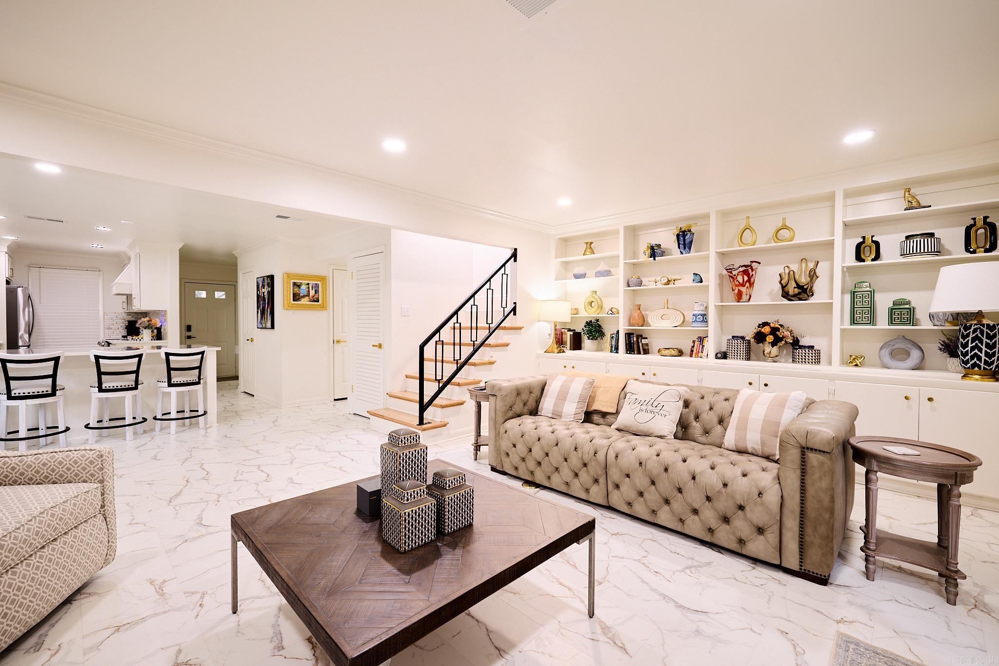 KINGSBRIDGE TWNHSE - Residential