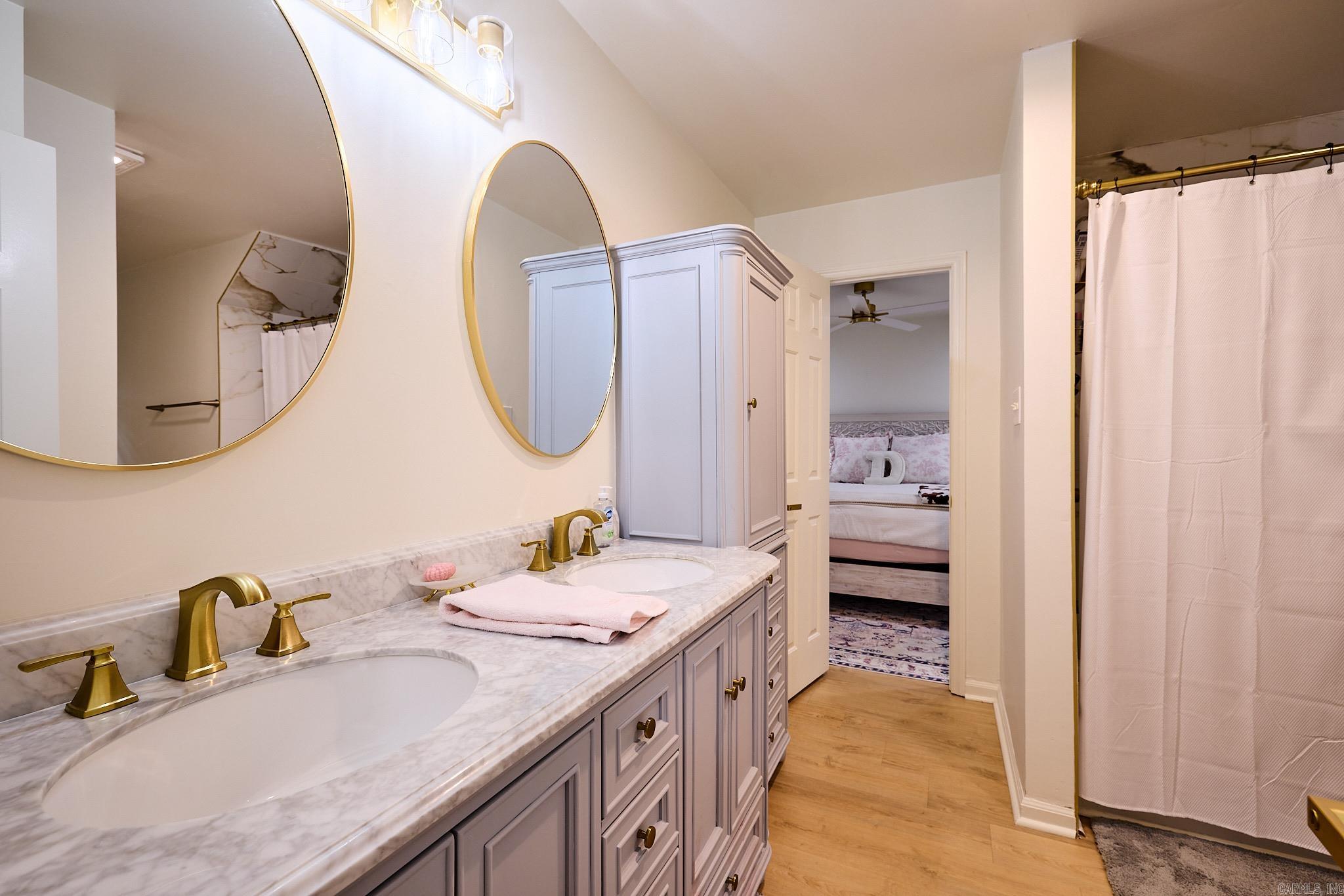 KINGSBRIDGE TWNHSE - Residential