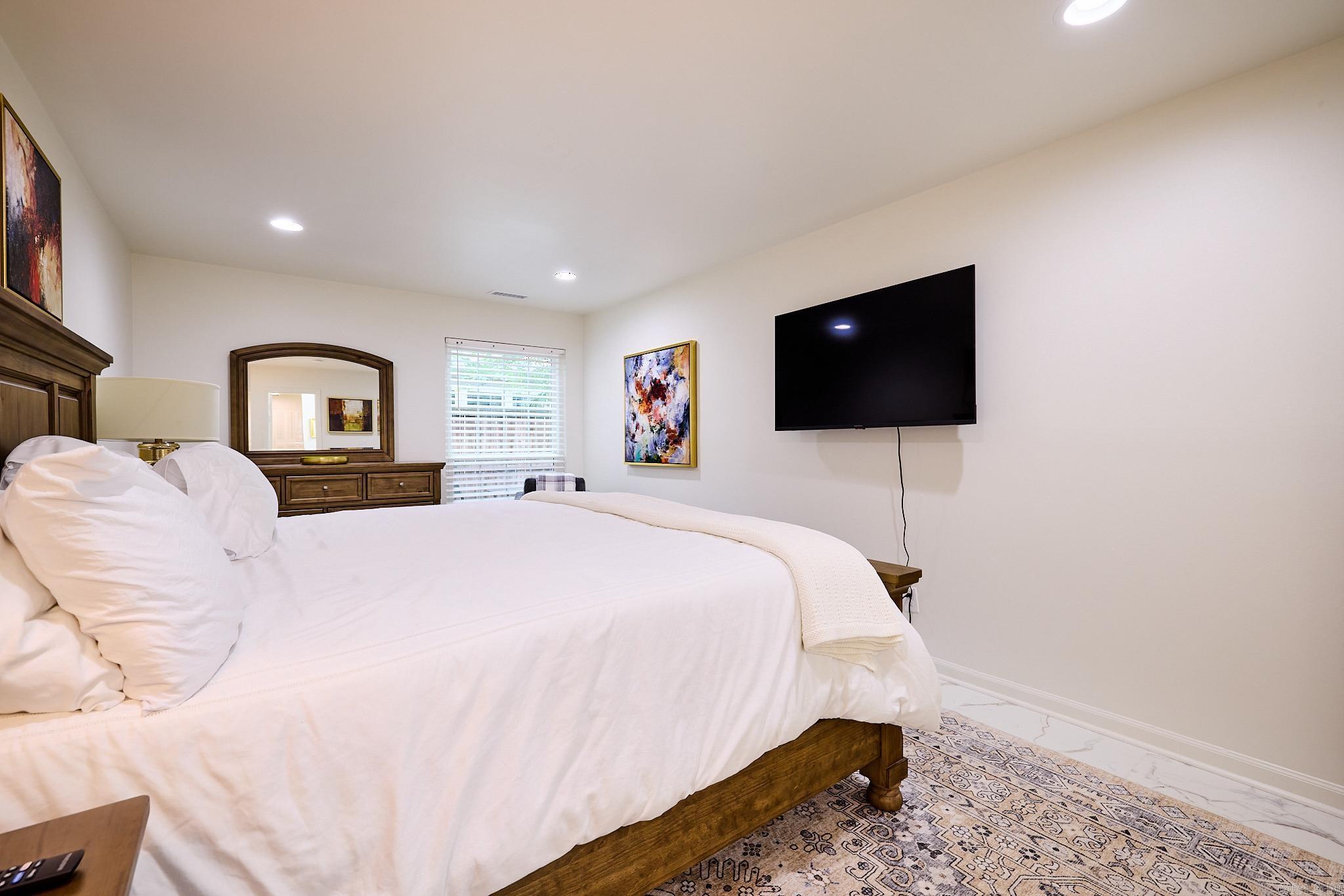 KINGSBRIDGE TWNHSE - Residential