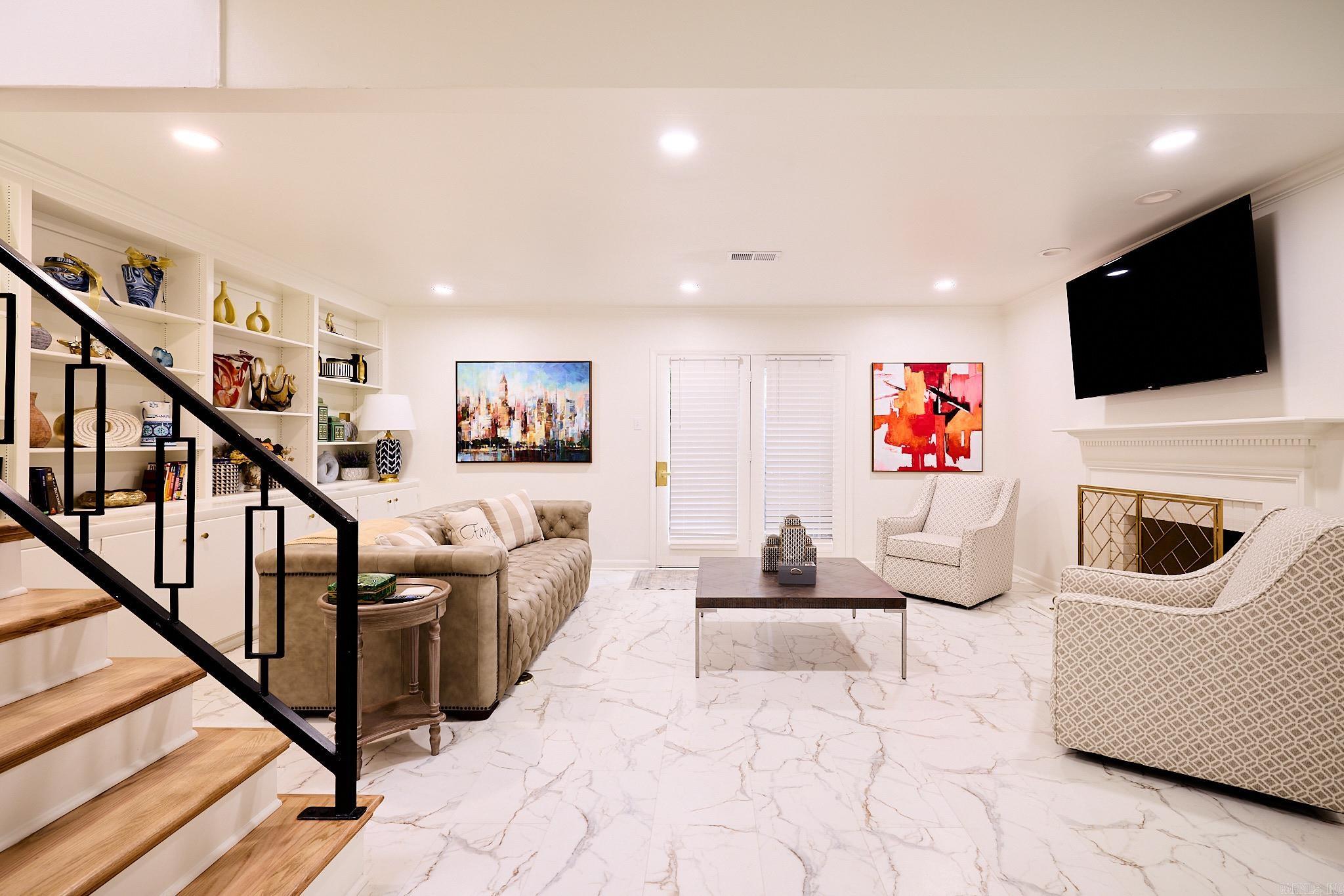 KINGSBRIDGE TWNHSE - Residential