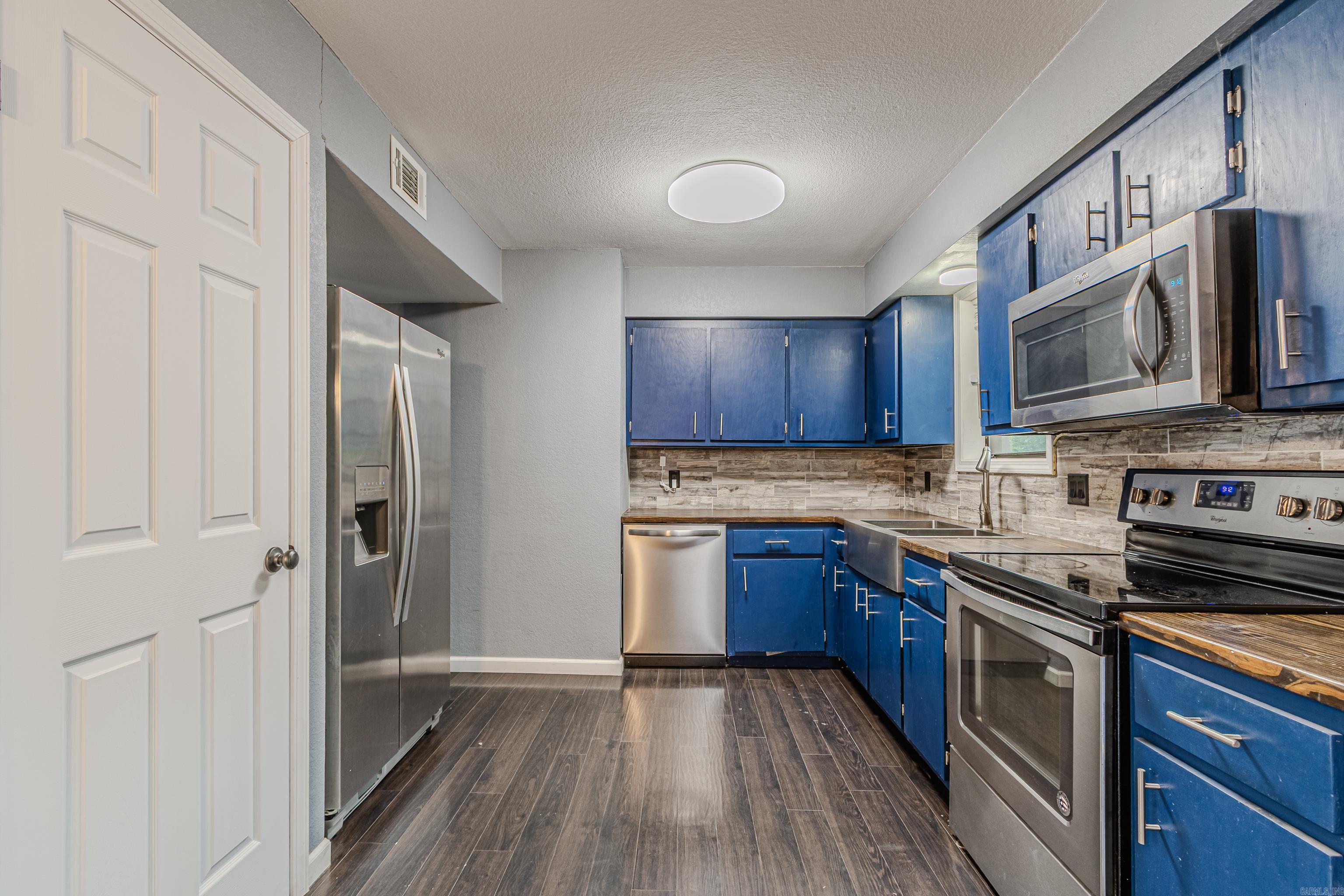 CROSS CREEK - Residential