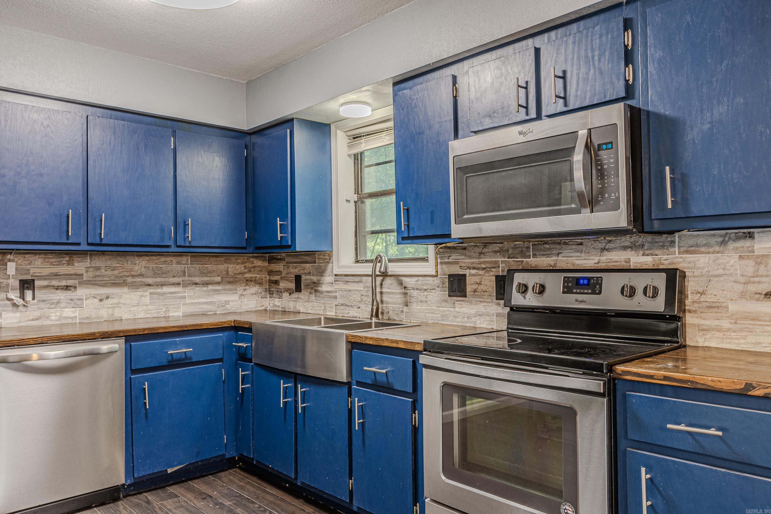CROSS CREEK - Residential