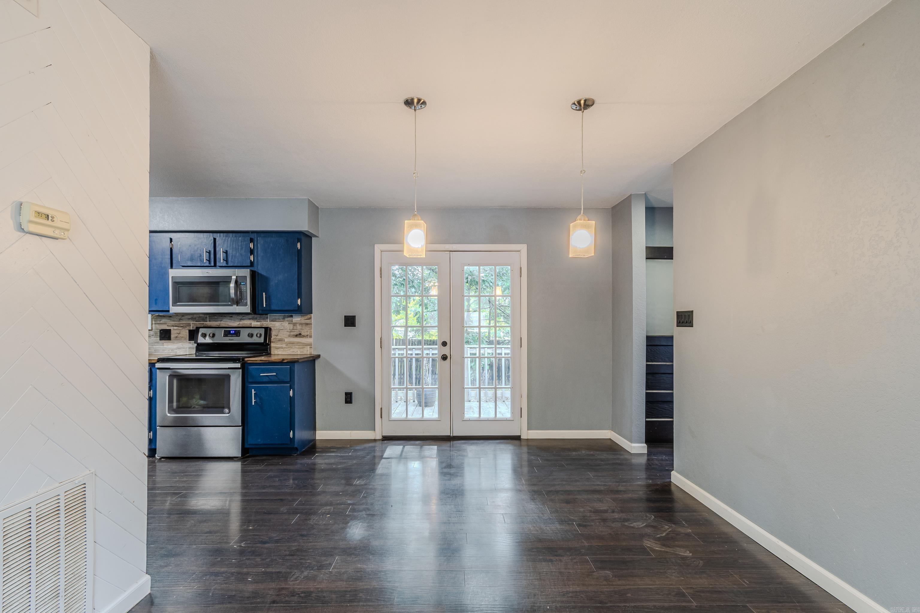 CROSS CREEK - Residential