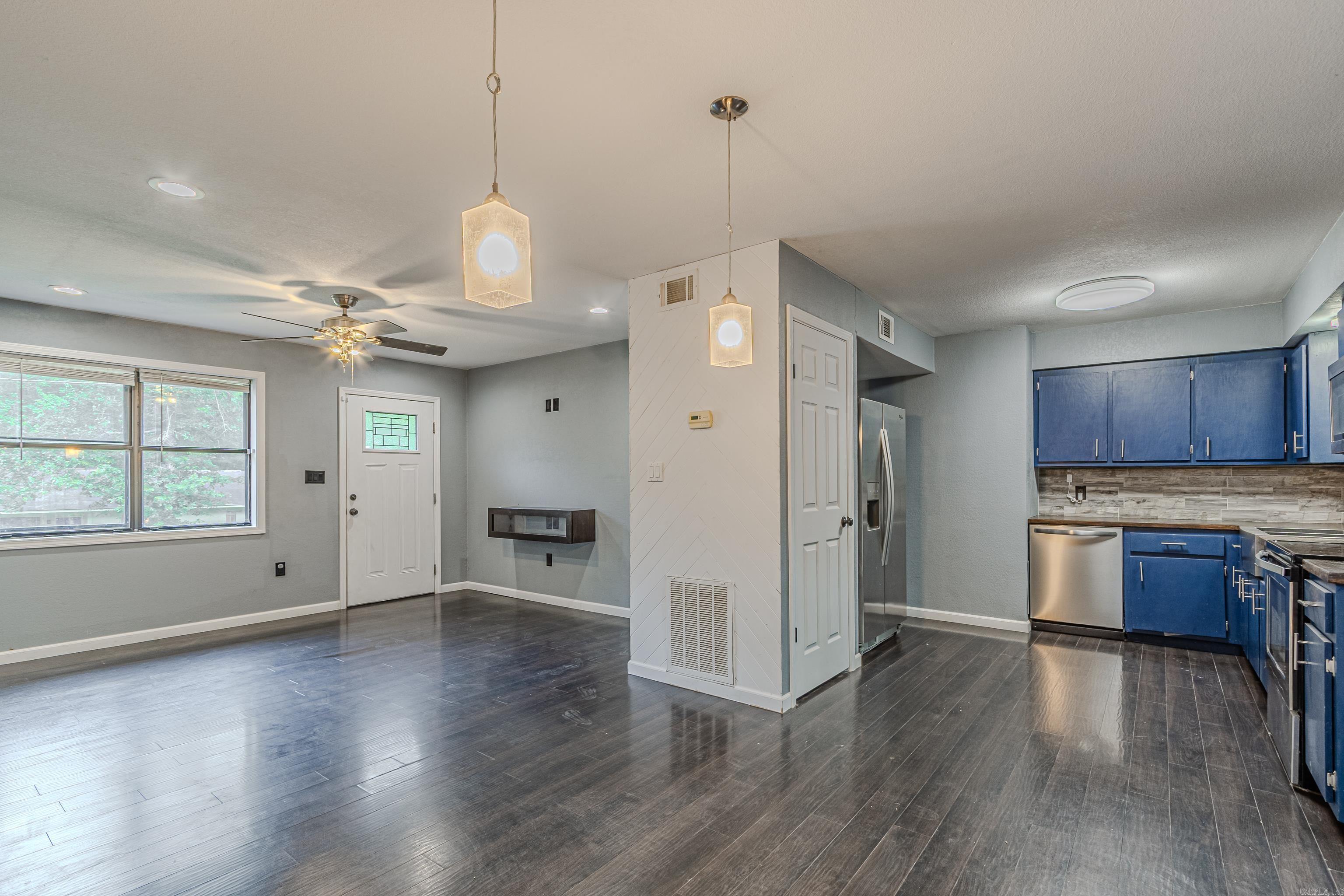 CROSS CREEK - Residential