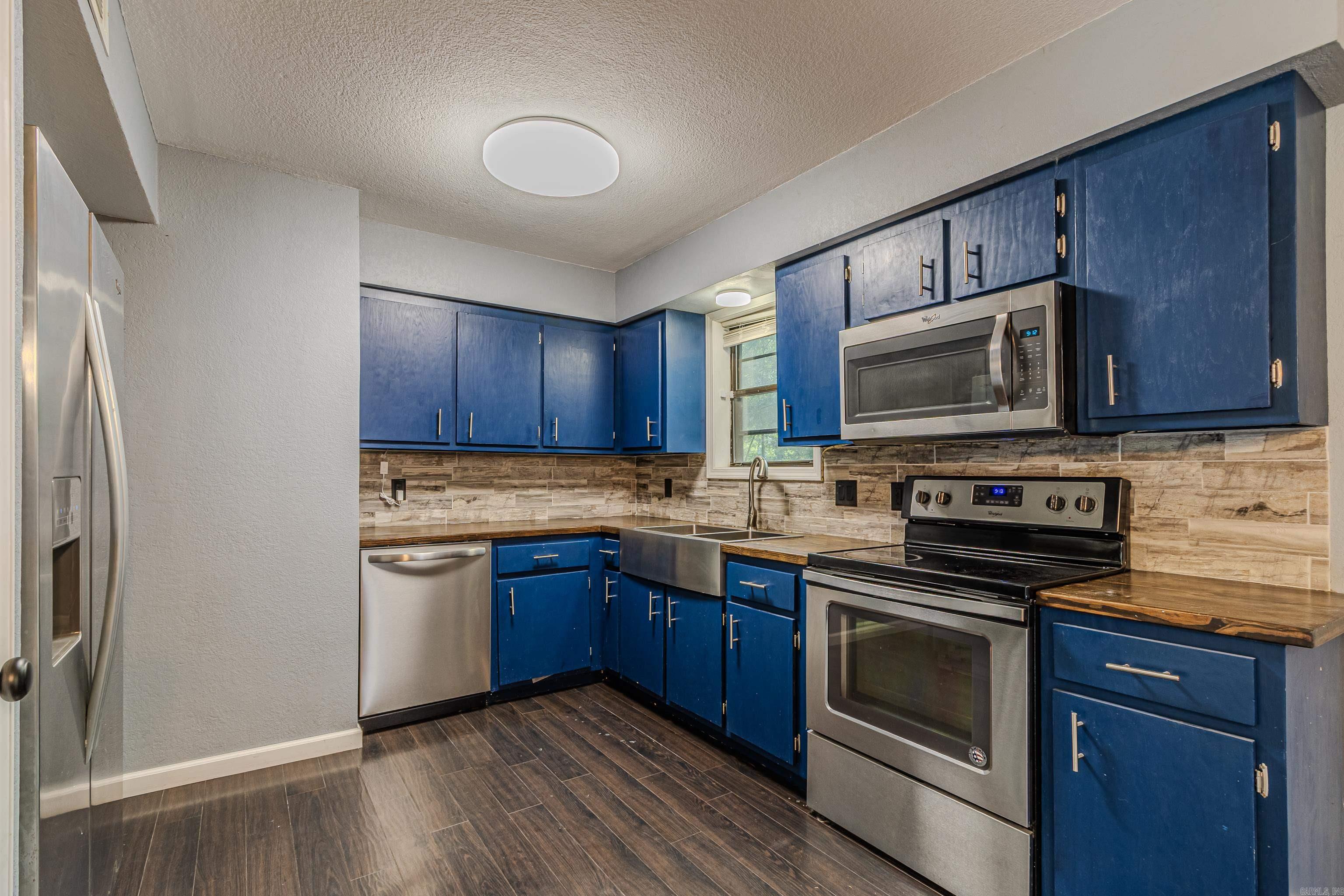 CROSS CREEK - Residential