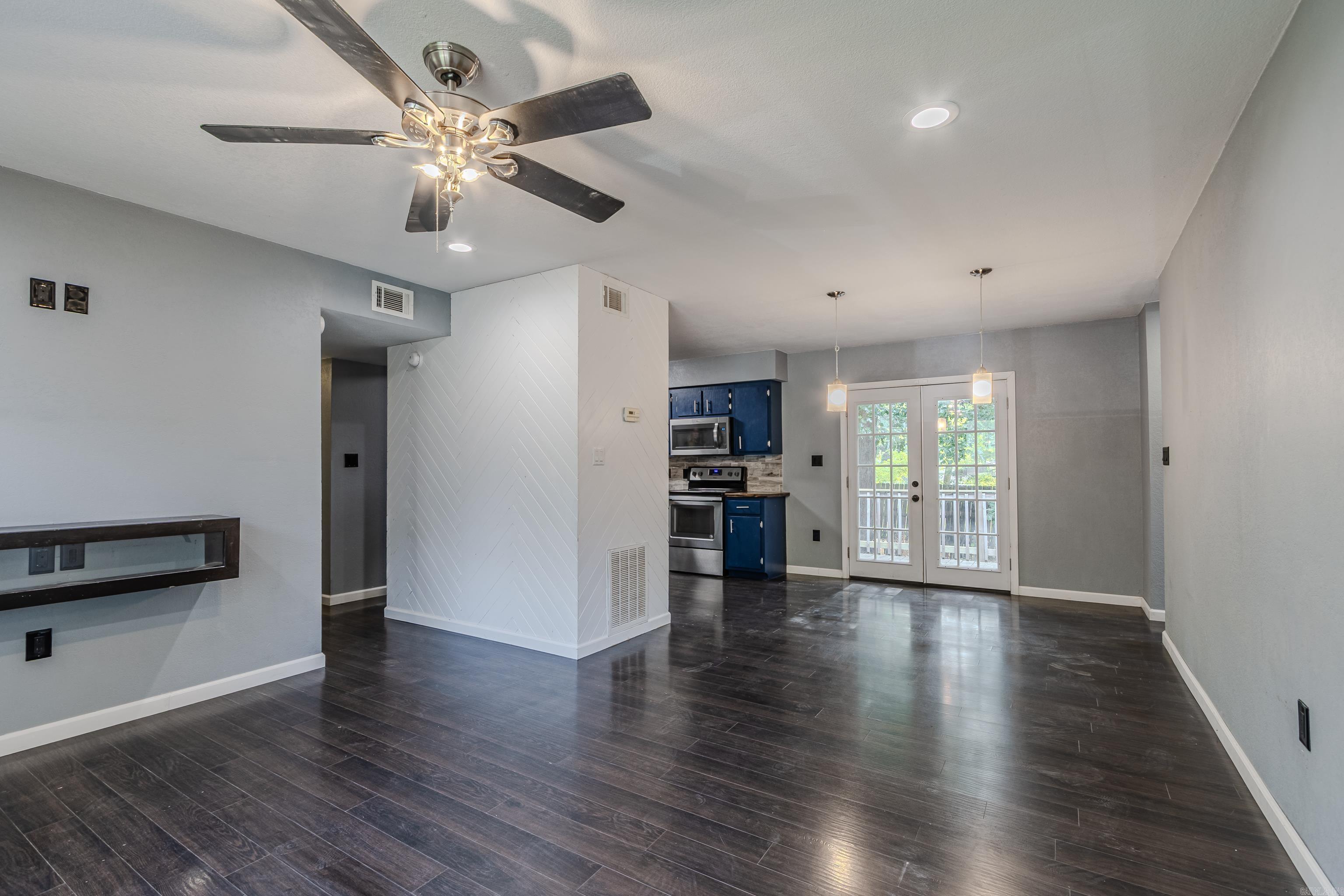 CROSS CREEK - Residential