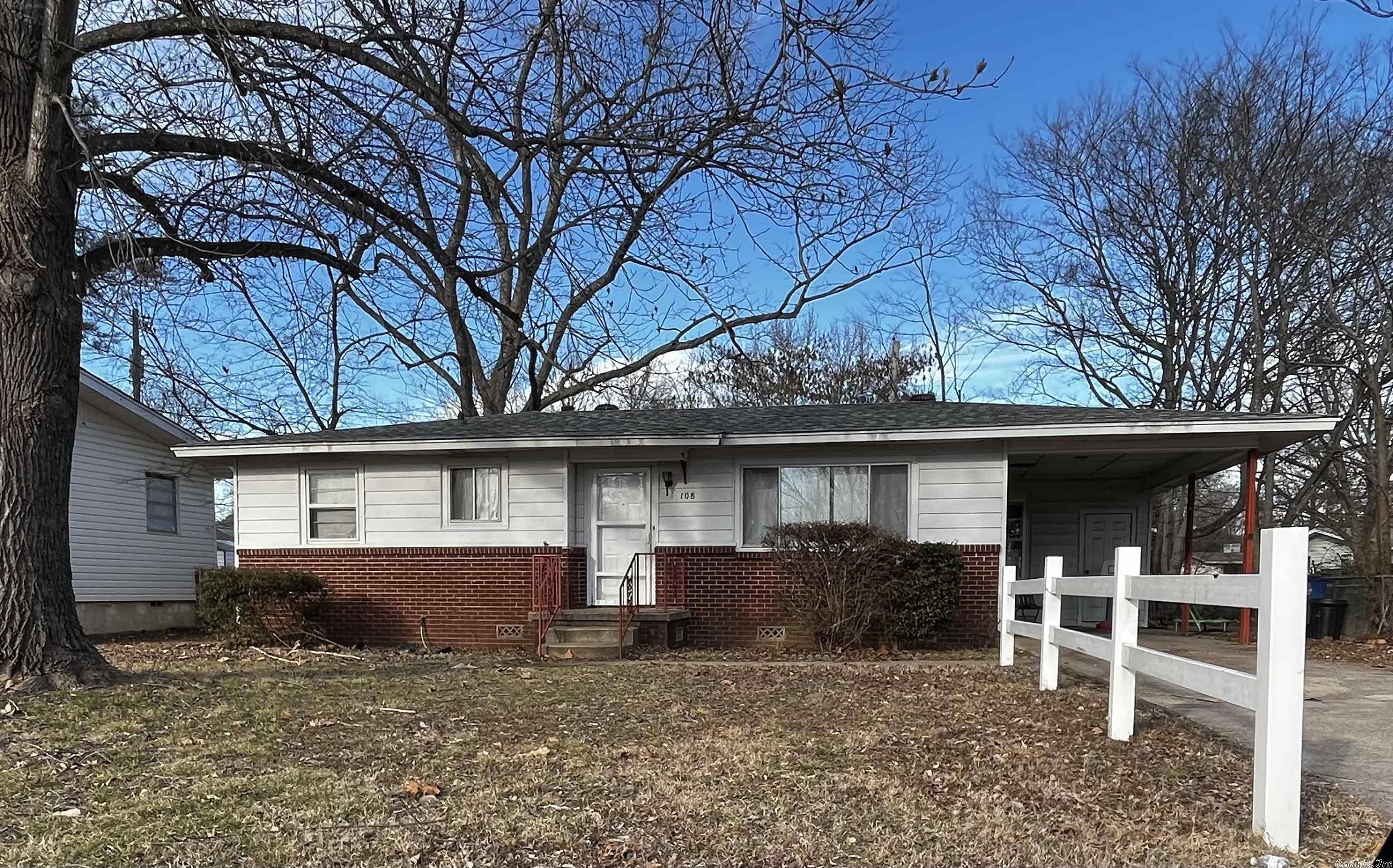 Investors! Great property in NLR to add to your portfolio. This charming house has 3 bedroom, 1 bath. Tenant occupied, please do not disturb tenants. See agent remarks.