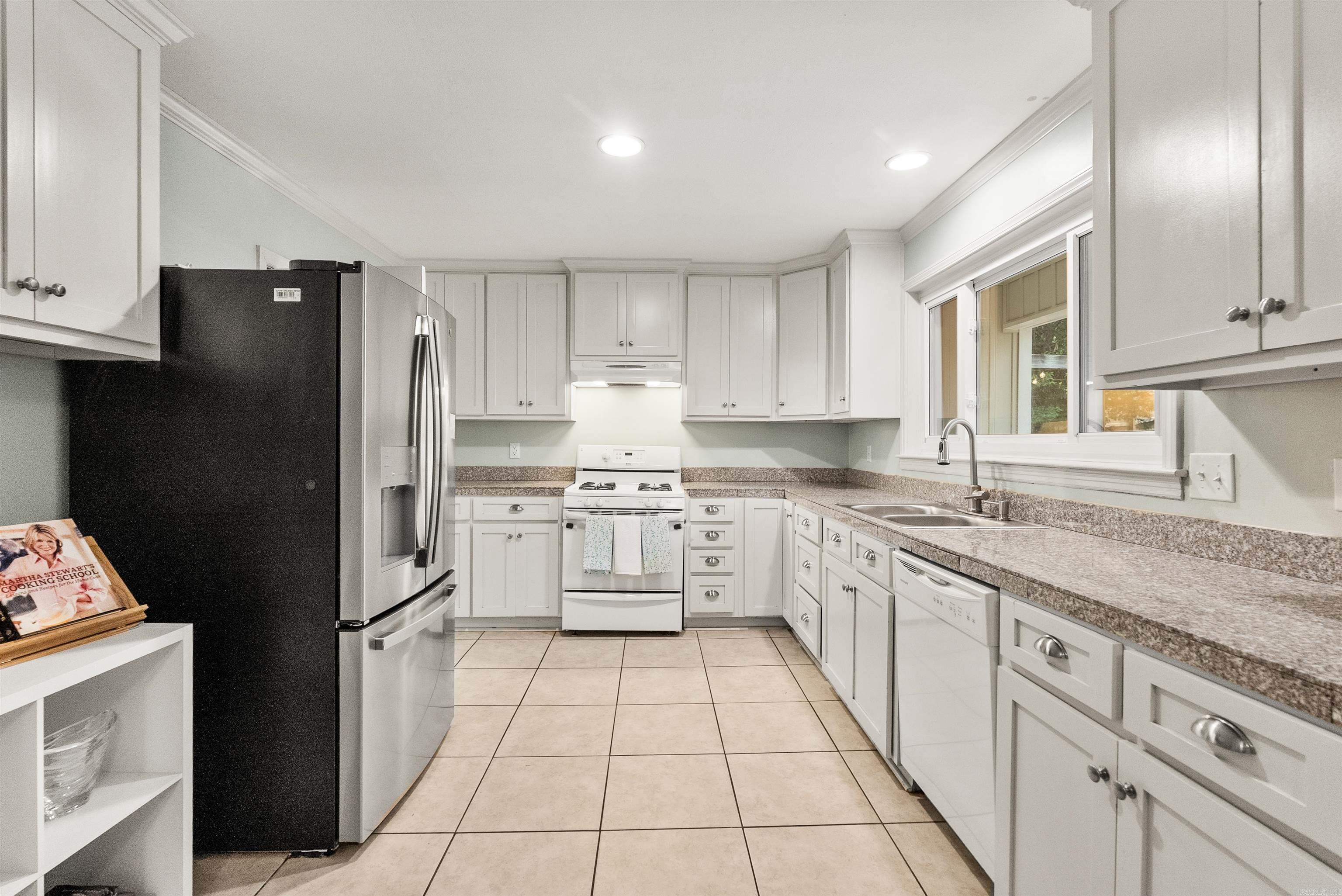 KINGWOOD PLACE - Residential