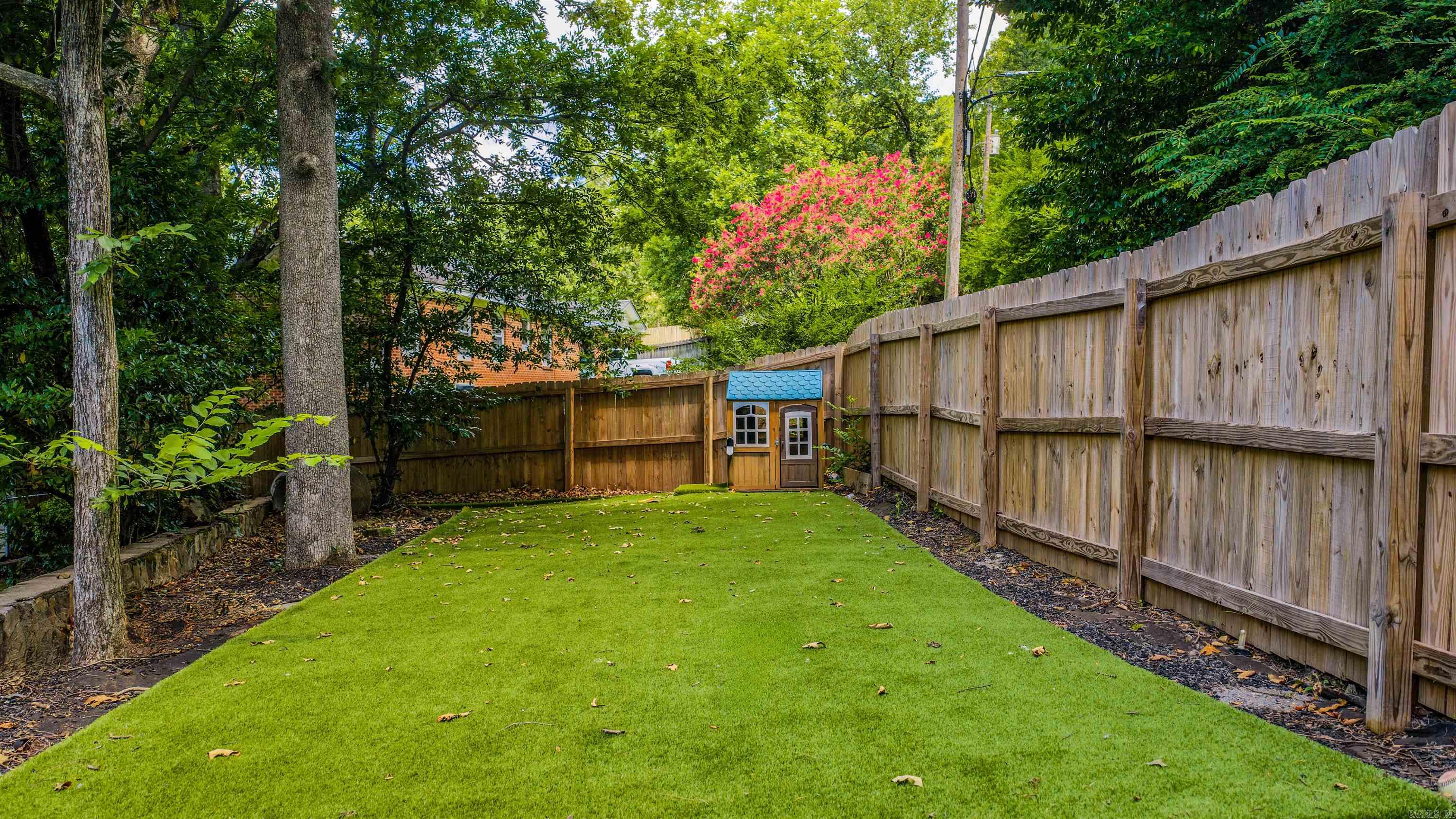 KINGWOOD PLACE - Residential