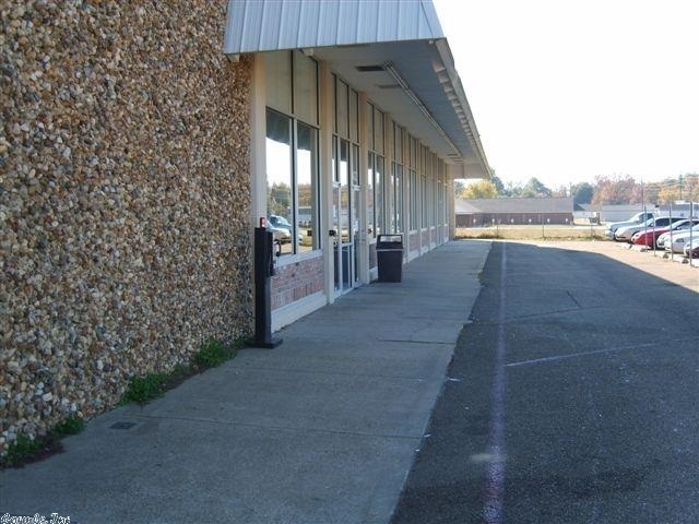 17-15-28 - Commercial Sale