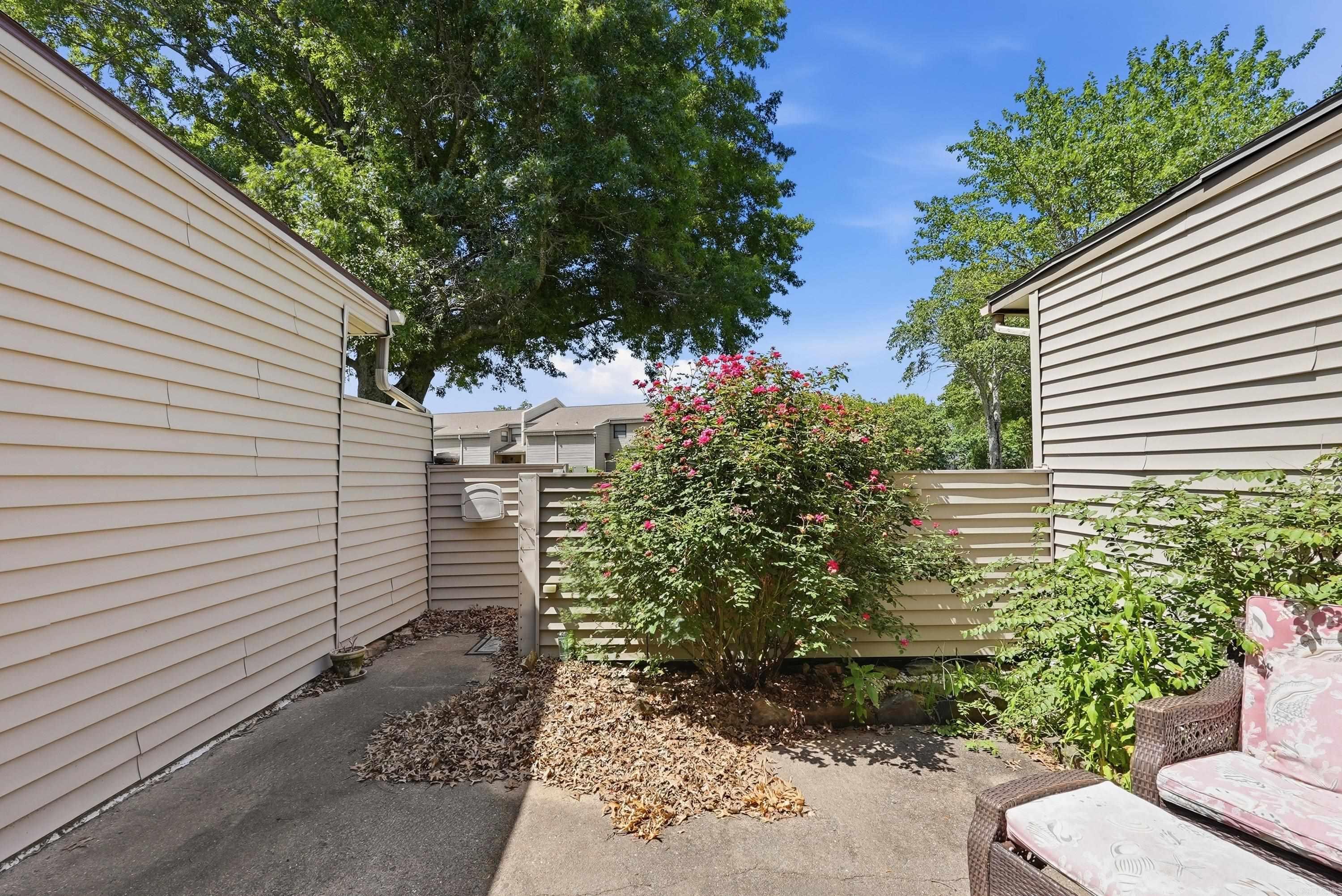 LAKEWOOD HILLS CONDO - Residential