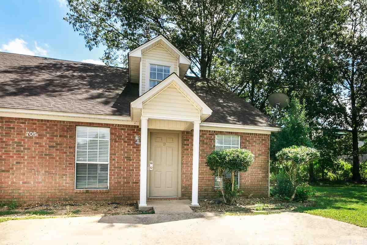 Completely renovated Duplex, 3 bedroom, 2 full bath, all new paint, flooring, fixtures, all new appliances, counters, backsplash etc.  Available to view today!  close to community center and schools, 2 parking pads a plus!  Upstairs has a great loft area for office/play room/tv area.  Easy to show call anytime for an appt to see.
