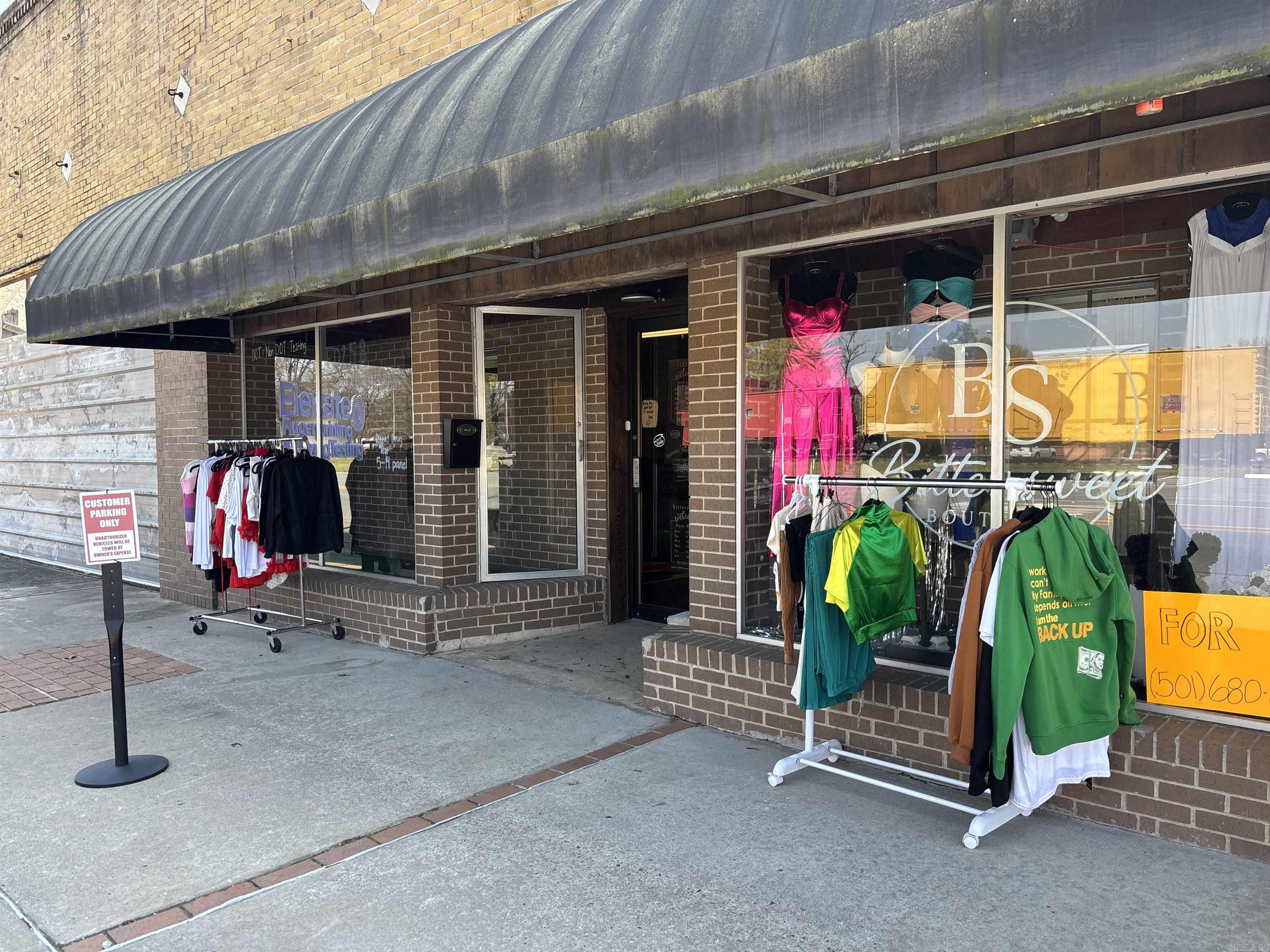 FOE SALE OR LEASE:  Established retail/business office with lighted show windows for sale in the heart of downtown Lonoke. Building is renovated and will be vacant April 1st.   Move-in ready. Nice entry waiting room, numerous offices, two bathrooms, conference room, living quarters with newly renovated bathroom with large walk-in shower, large built-in cabinets and more. Convenient location within walking distance of all downtown businesses and restaurants. Call listing agent for more information and your private tour. (501)680-6412.
