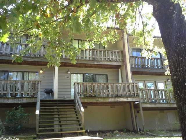 Beautiful townhouse, nicely decorated, and freshly painted.  Condo is sold turn key fully furnished and ready for you.  Just bring your suitcase.  Condo is walking distance from restaurants, pools, parks, and more.  Owner is offering owner financing - $5000 down, $35,000 @ 5% for 20 years ($230.98 payment).