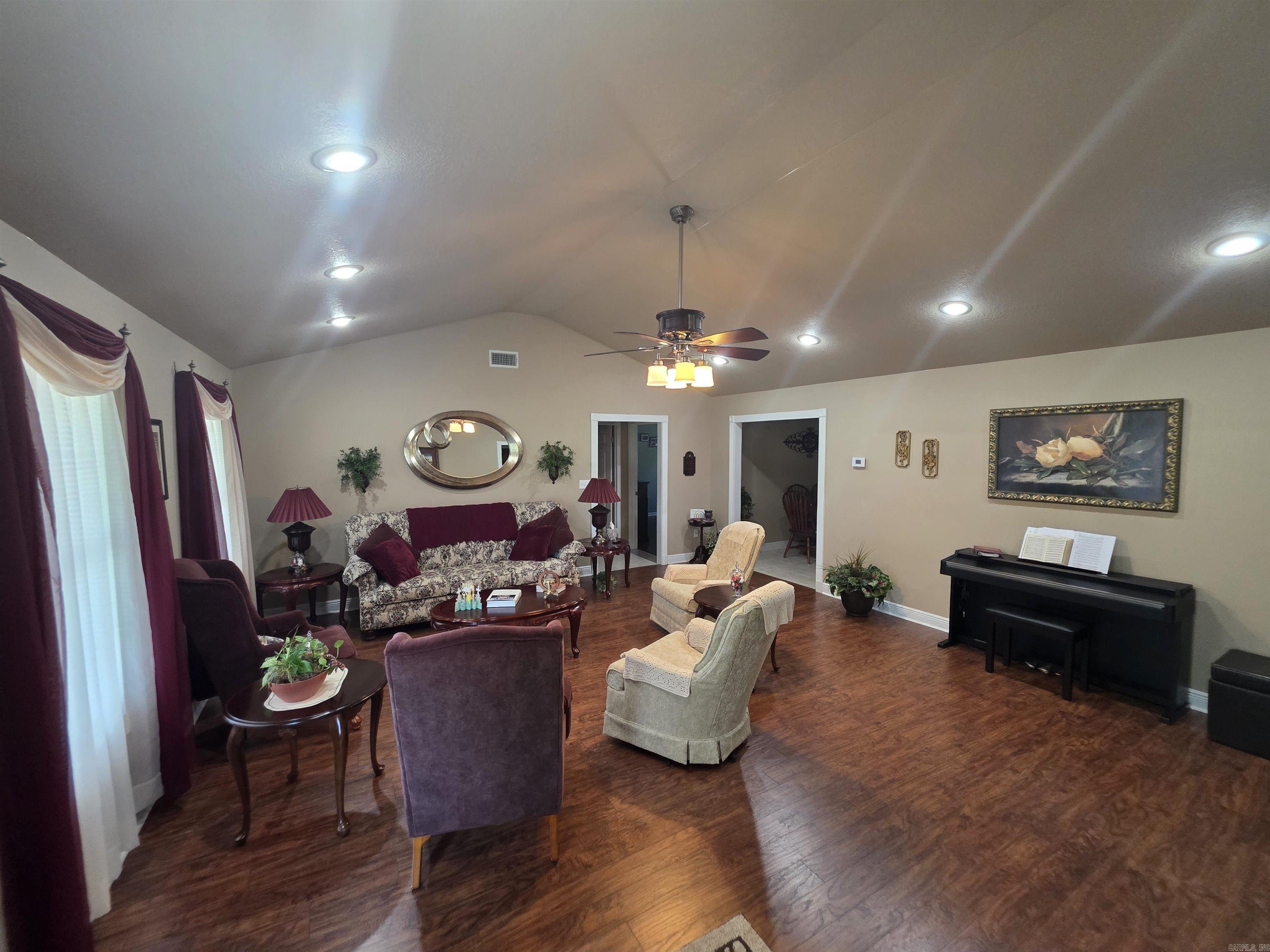 CARRIAGE HILL - Residential