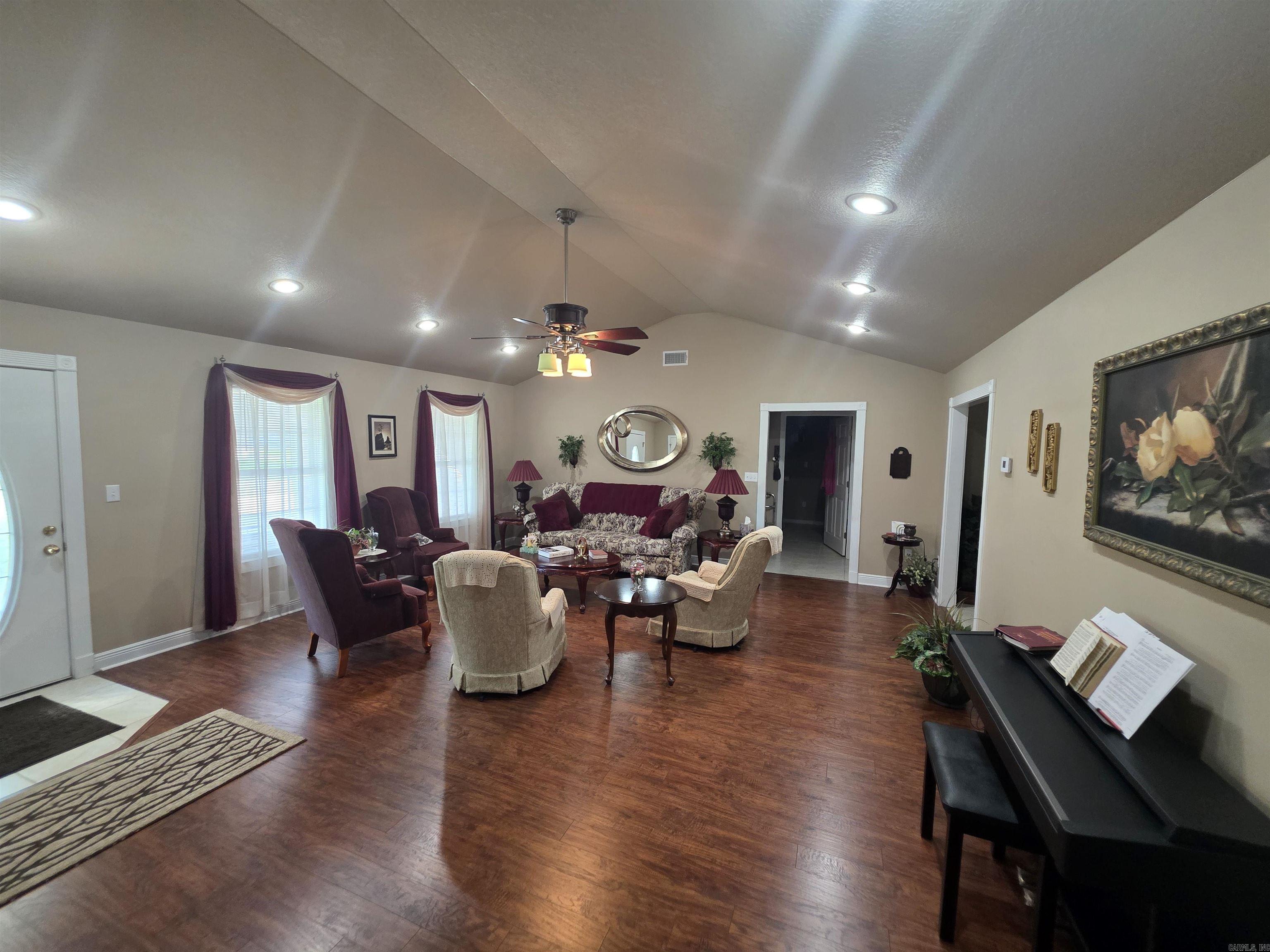 CARRIAGE HILL - Residential