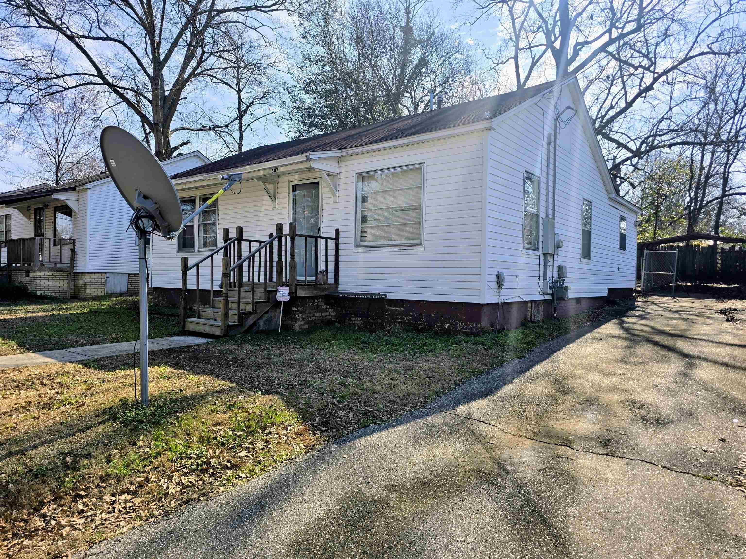 SELLER WILL PAY $3,500.00 TOWARDS BUYERS CLOSING COST AT CLOSING...GOOD RENTAL HISTORY!  Craftsman-style home, just minutes to shopping and the hospital & Malvern High School!