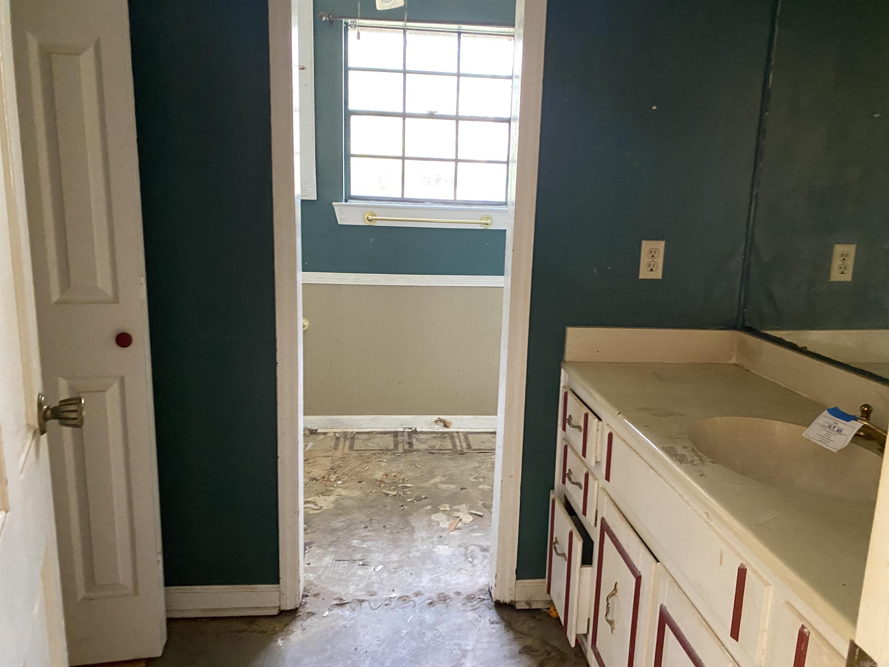 EAST MEADOW - Residential