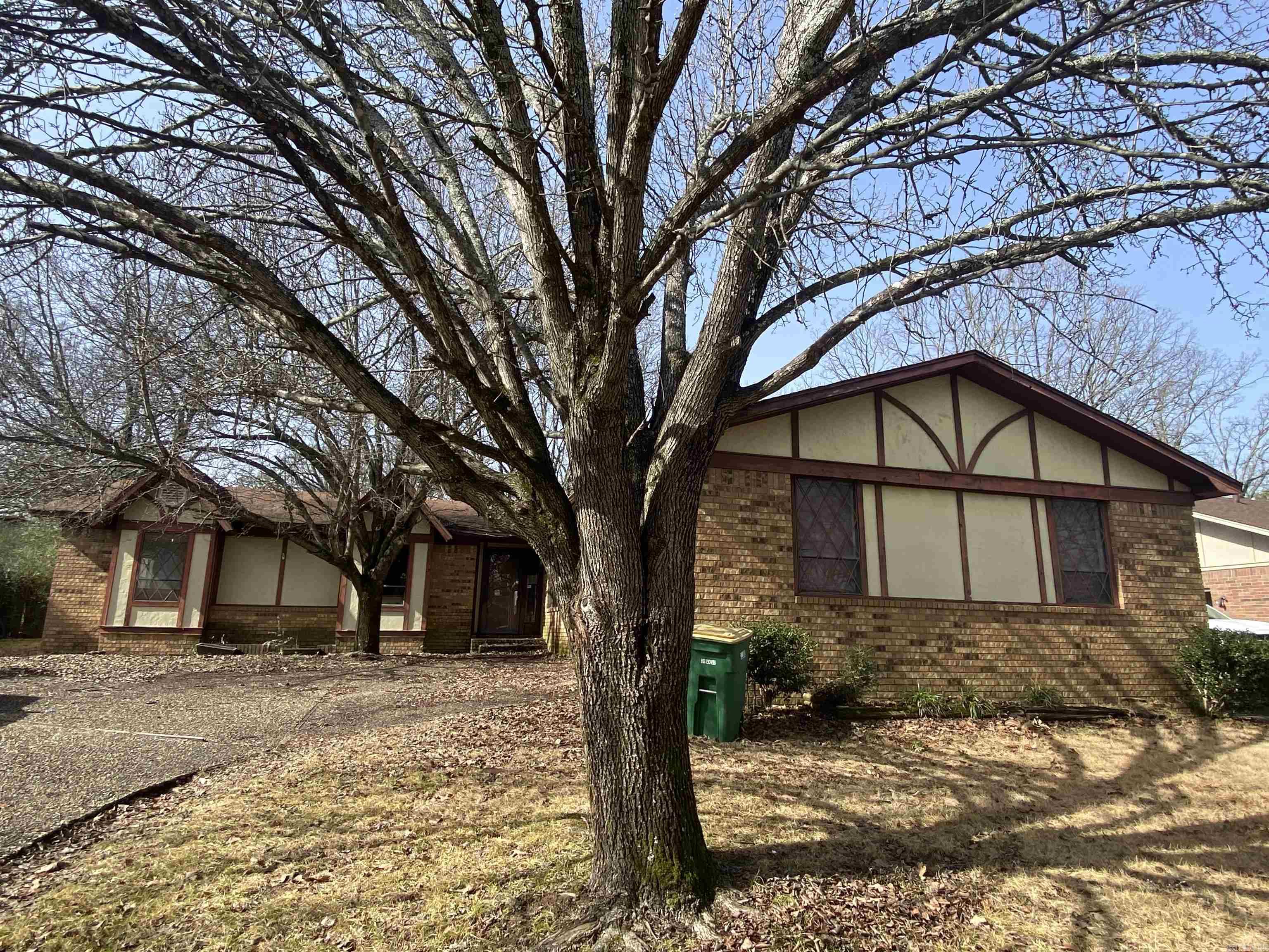 EAST MEADOW - Residential