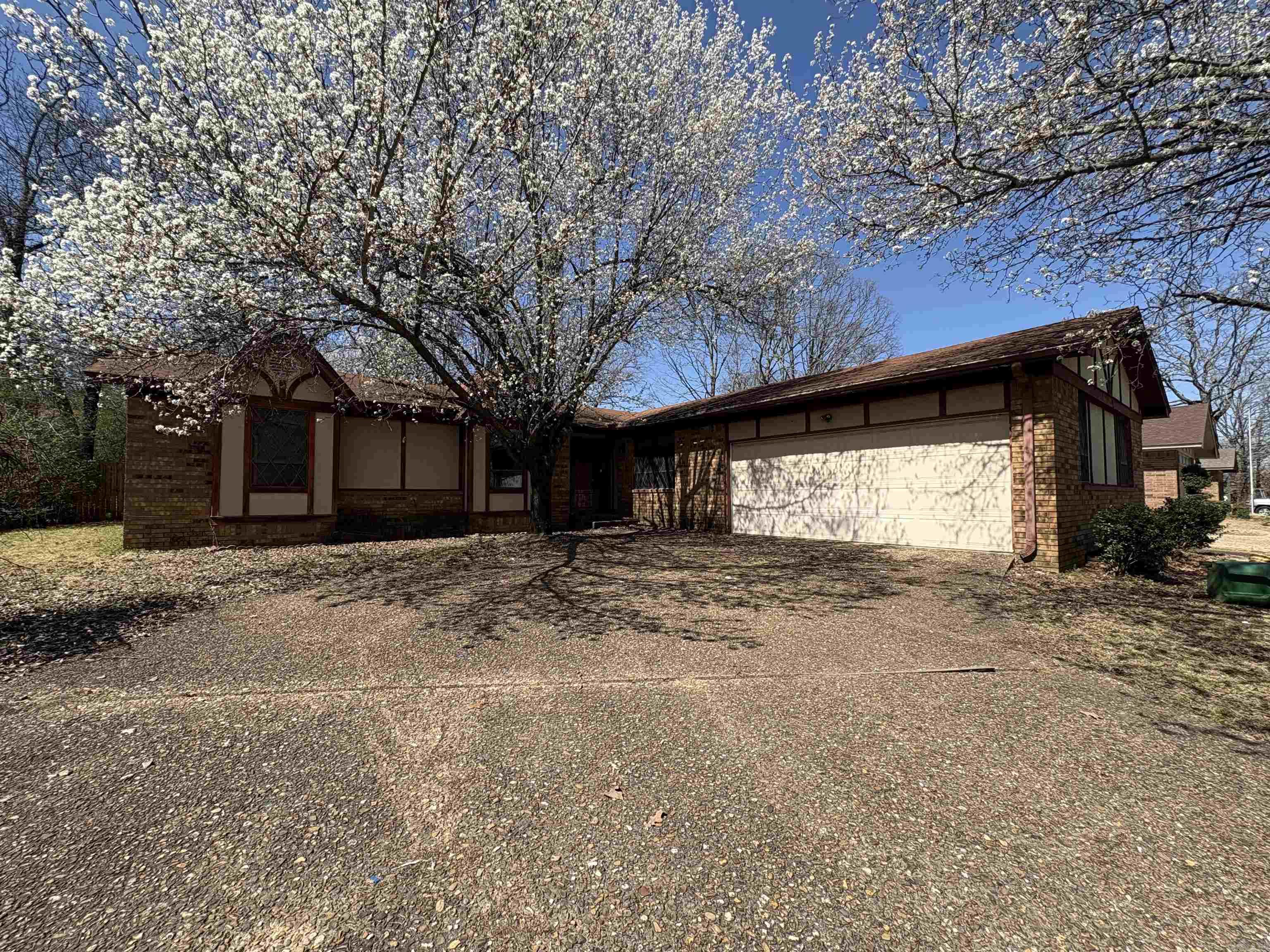 EAST MEADOW - Residential