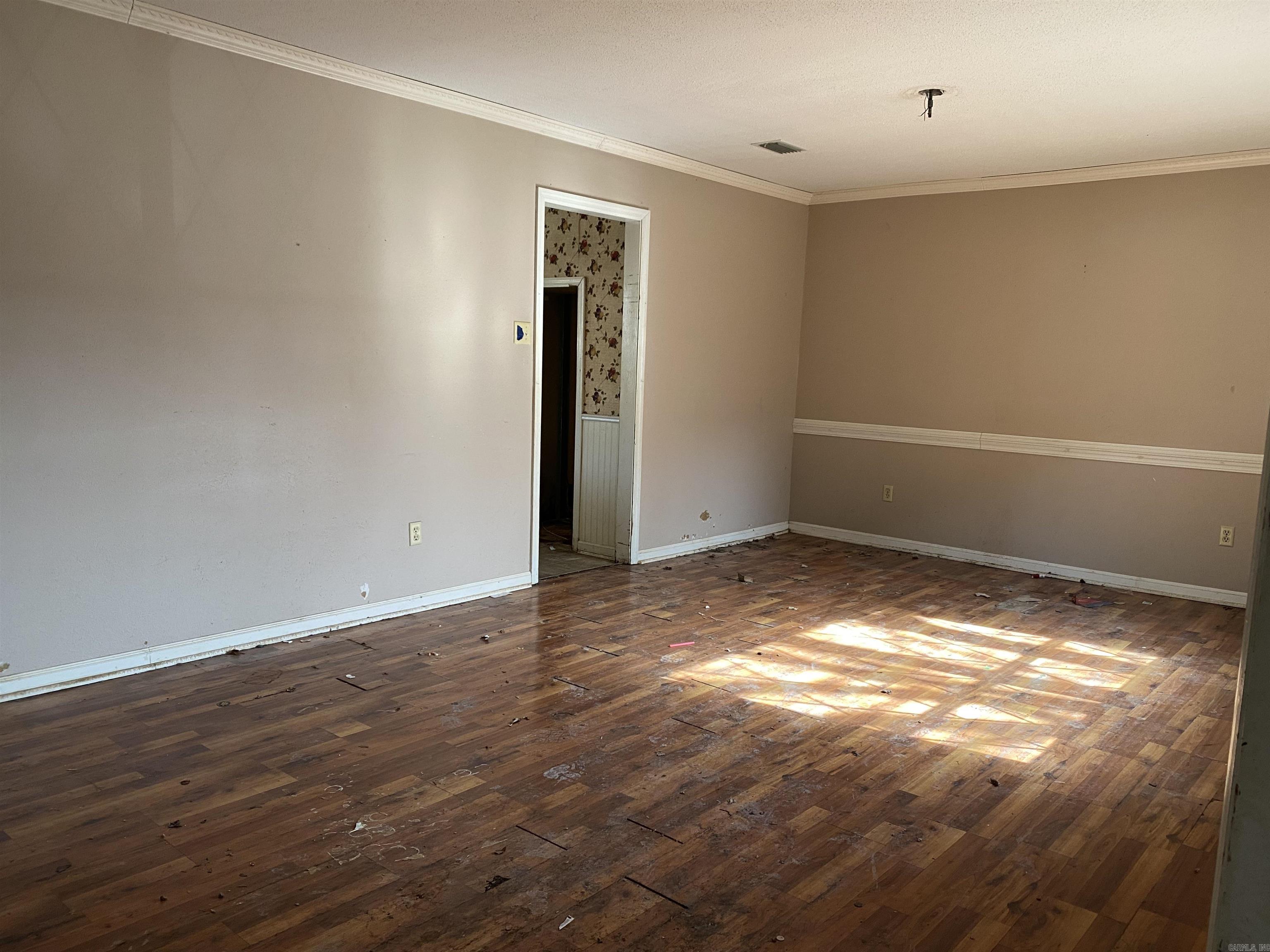 EAST MEADOW - Residential