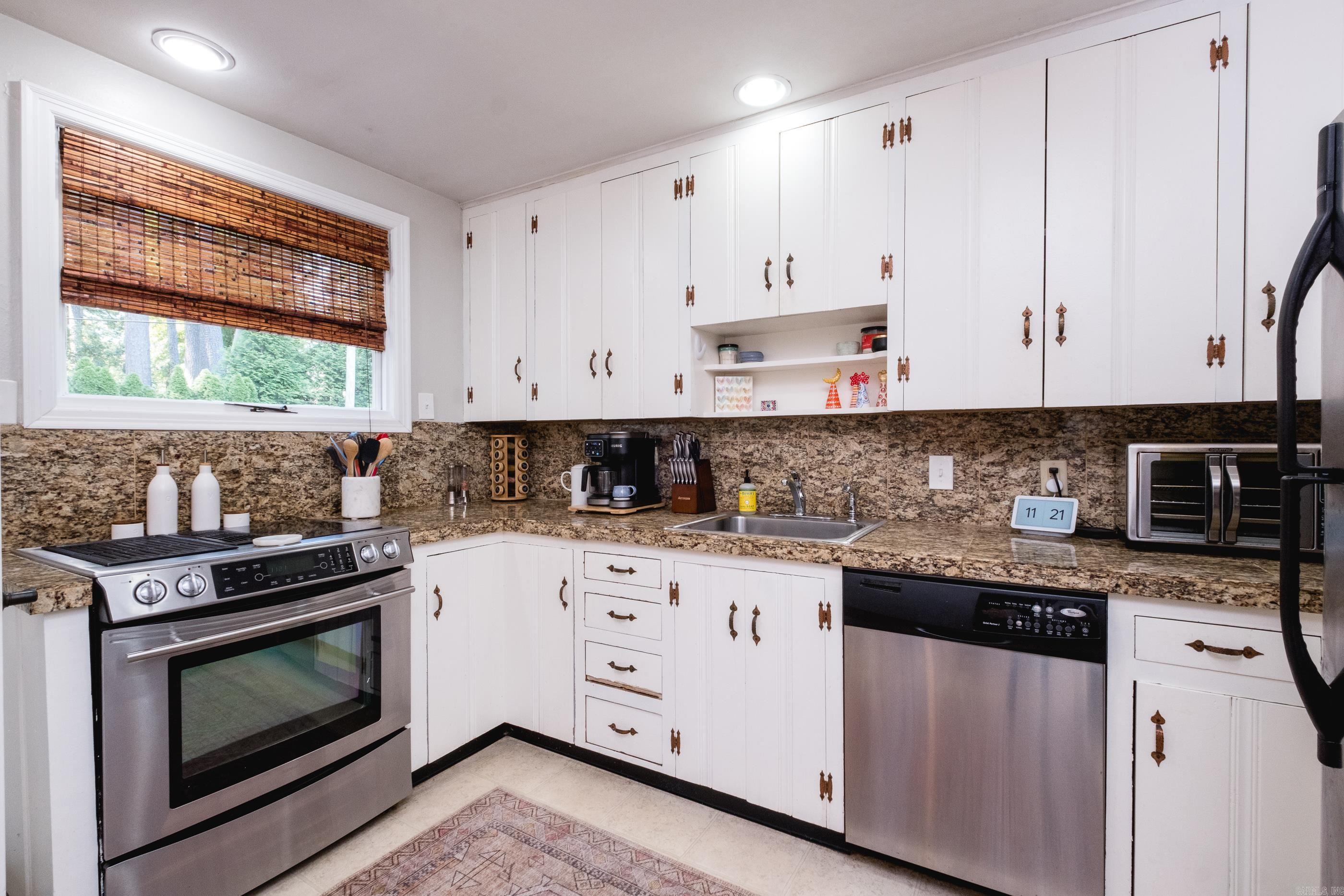 KAVANAUGH PLACE - Residential