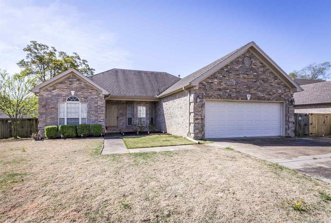 IMMACULATE HOME~INGROUND POOL~AWESOME NEIGHBORHOOD! What more could you want?! This Great Family Home has had Tons of Updates in the last 2 years to include: New paint, New Flooring Throughout, New Kitchen Countertops, Hardware, Appliances, & Custom Built B'fast Bar! Huge Great Room with Fireplace & Tray Ceilings! The Master Features Tray Ceilings, His/her Vanities & Large Master Closet! Both Rooms are Large! The Backyard Features  an Inground Pool with New Pump and Liner in 2017! A MUST SEE! DON'T WAIT!