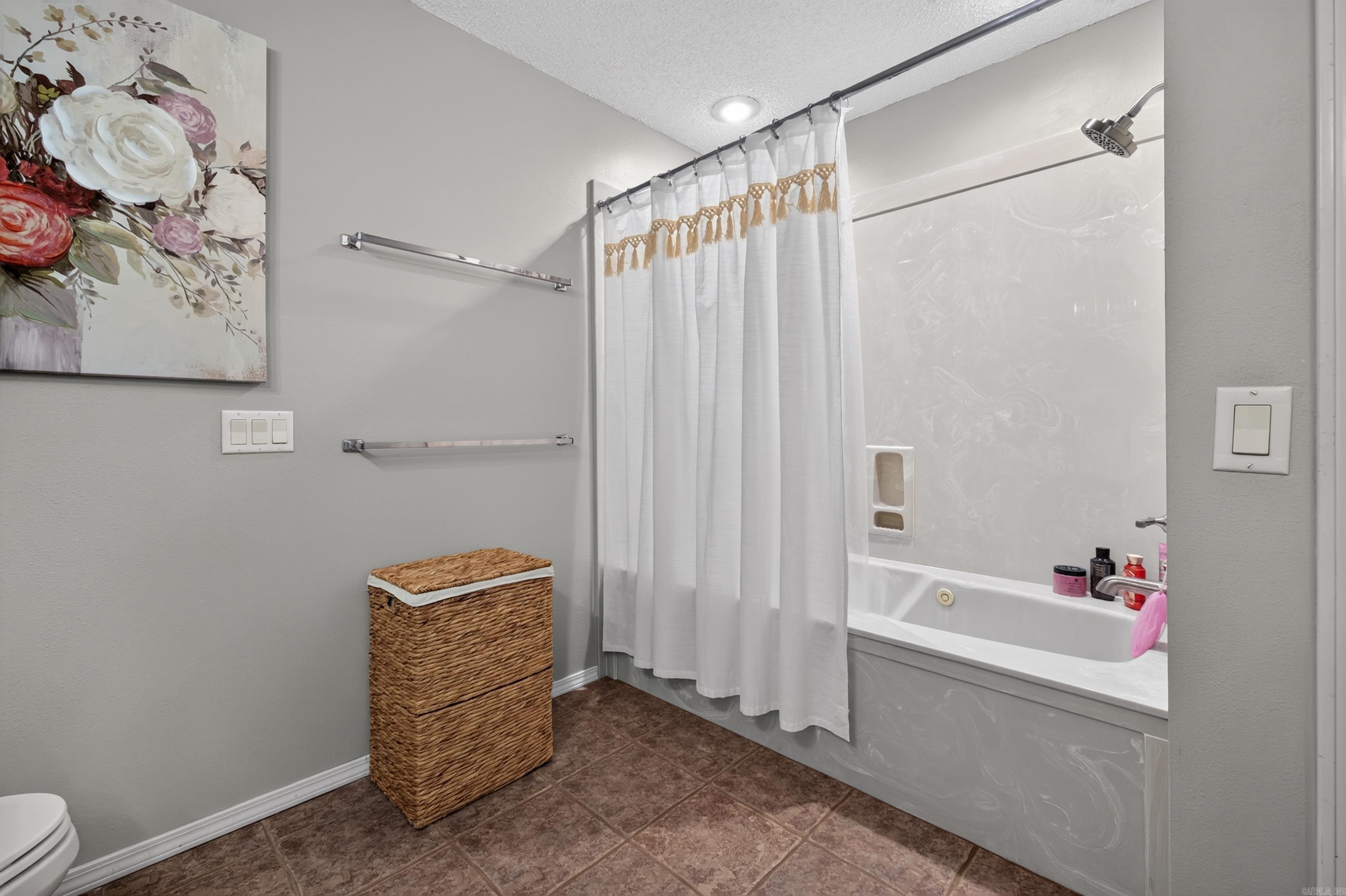 VILLA ALEGRE COURTS - Residential