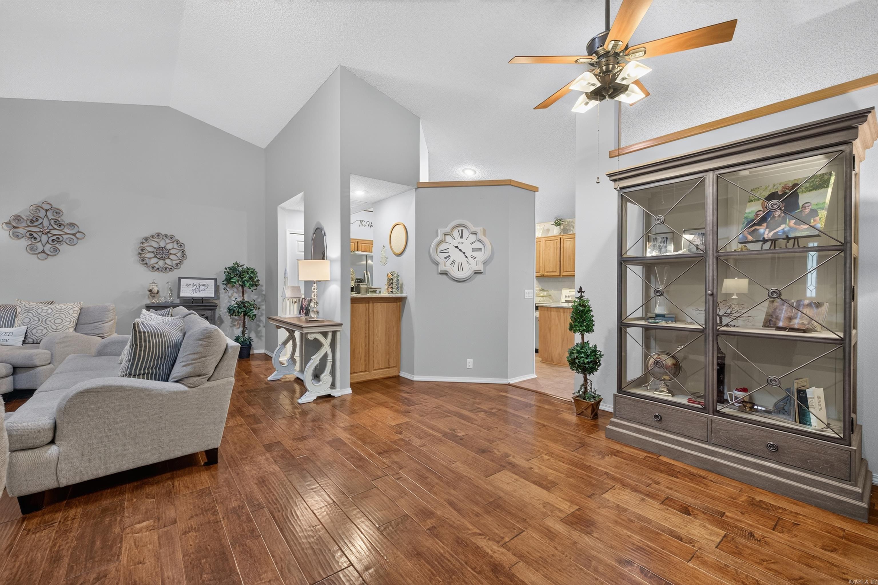 VILLA ALEGRE COURTS - Residential